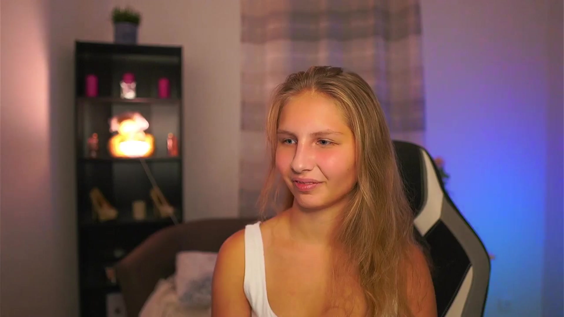 Gallery image thumbnail from Emmie_murray's myfreecams stream on, 10/24/2025, 22:48 image 16 of 20