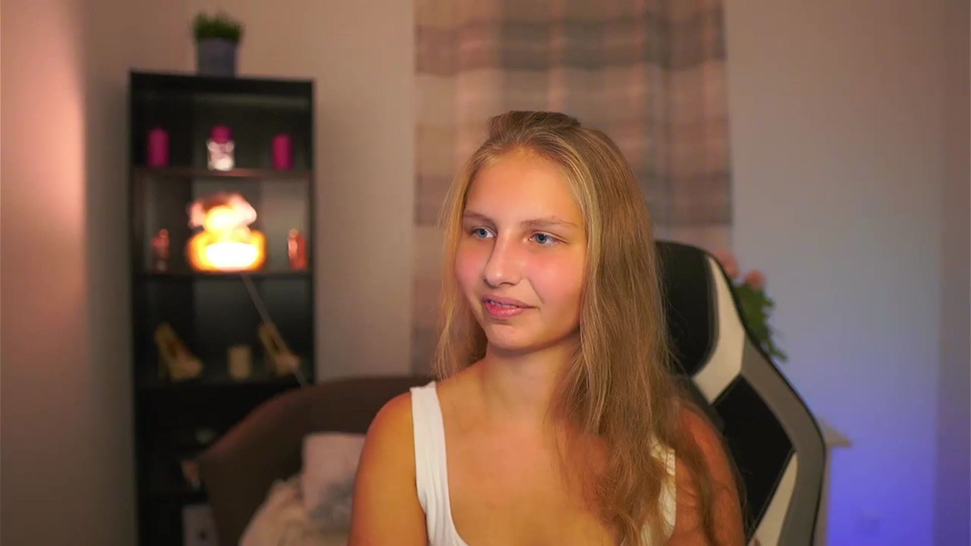 Gallery image thumbnail from Emmie_murray's myfreecams stream on, 10/24/2025, 22:48 image 12 of 20