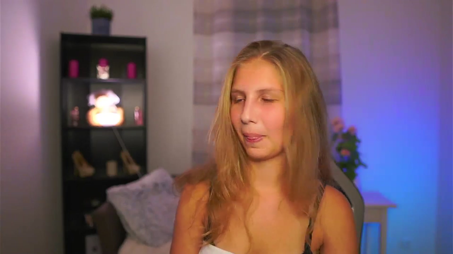 Gallery image thumbnail from Emmie_murray's myfreecams stream on, 10/24/2025, 23:22 image 18 of 20