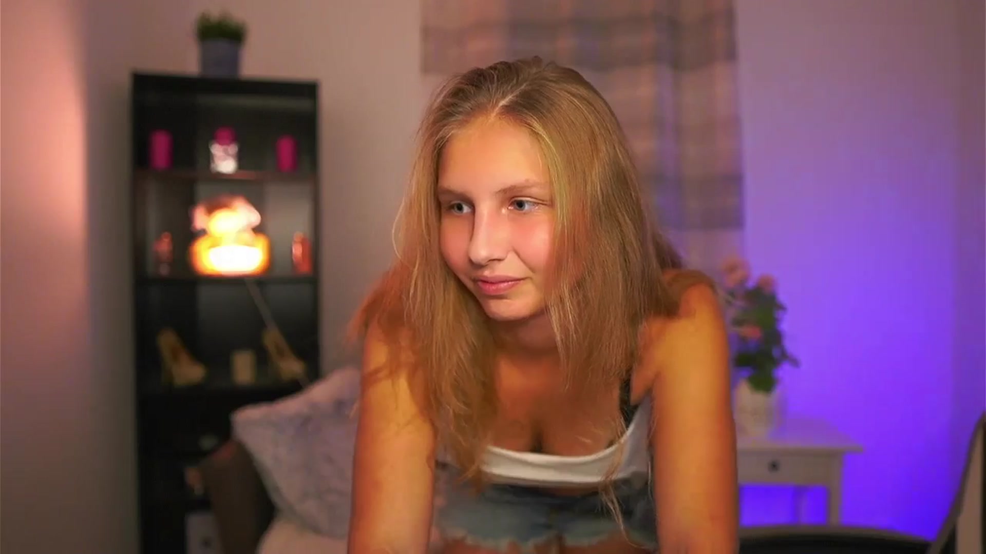 Gallery image thumbnail from Emmie_murray's myfreecams stream on, 10/24/2025, 23:22 image 13 of 20