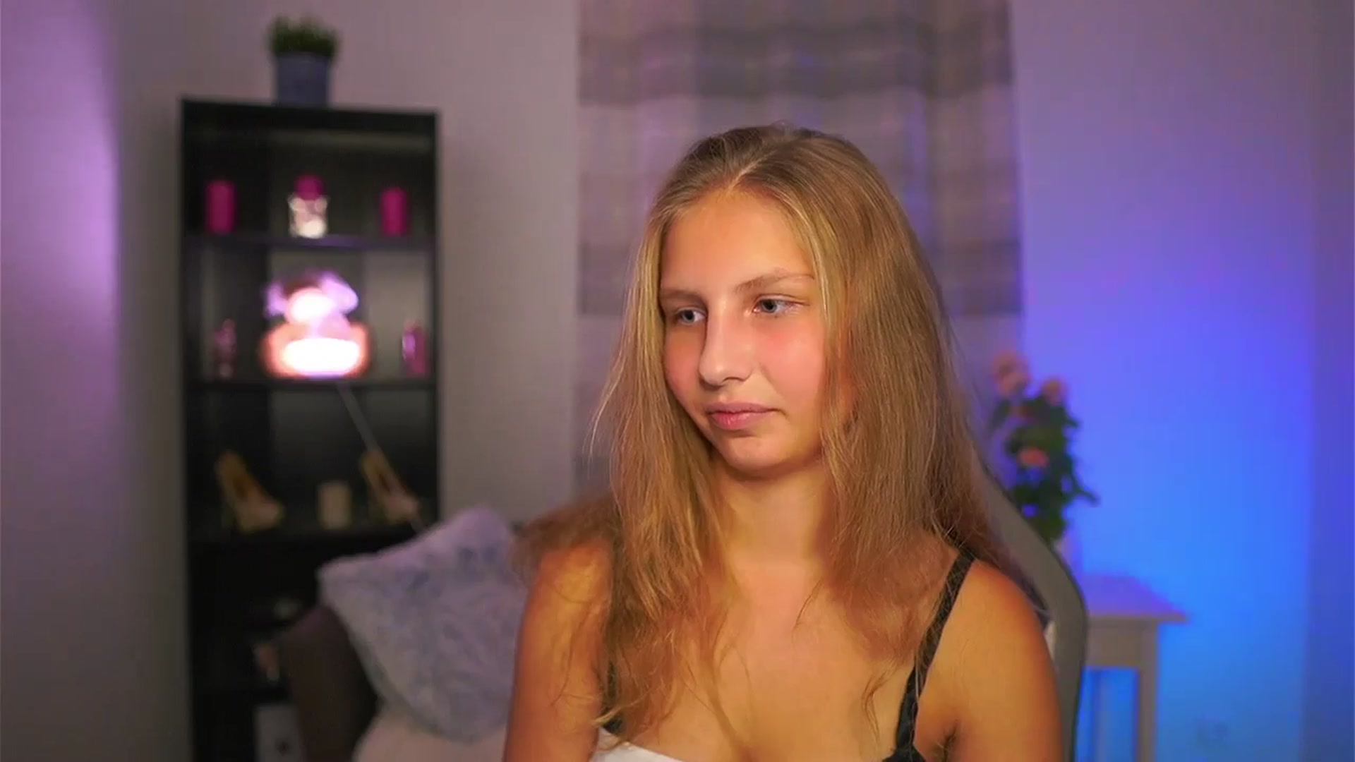 Gallery image thumbnail from Emmie_murray's myfreecams stream on, 10/24/2025, 23:22 image 20 of 20