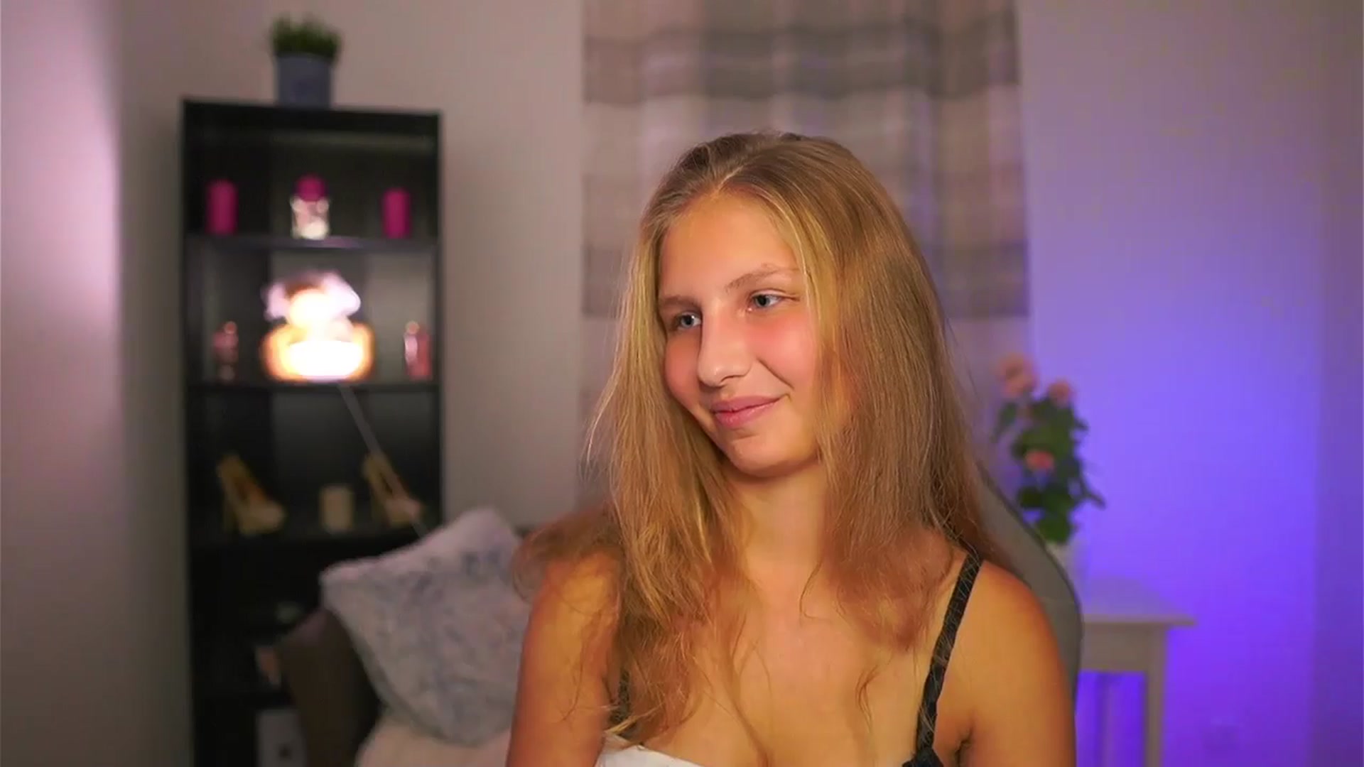 Gallery image thumbnail from Emmie_murray's myfreecams stream on, 10/24/2025, 23:22 image 19 of 20