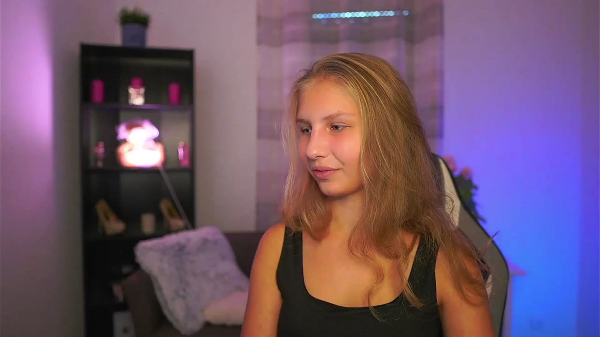 Gallery image thumbnail from Emmie_murray's myfreecams stream on, 10/25/2025, 14:32 image 3 of 20
