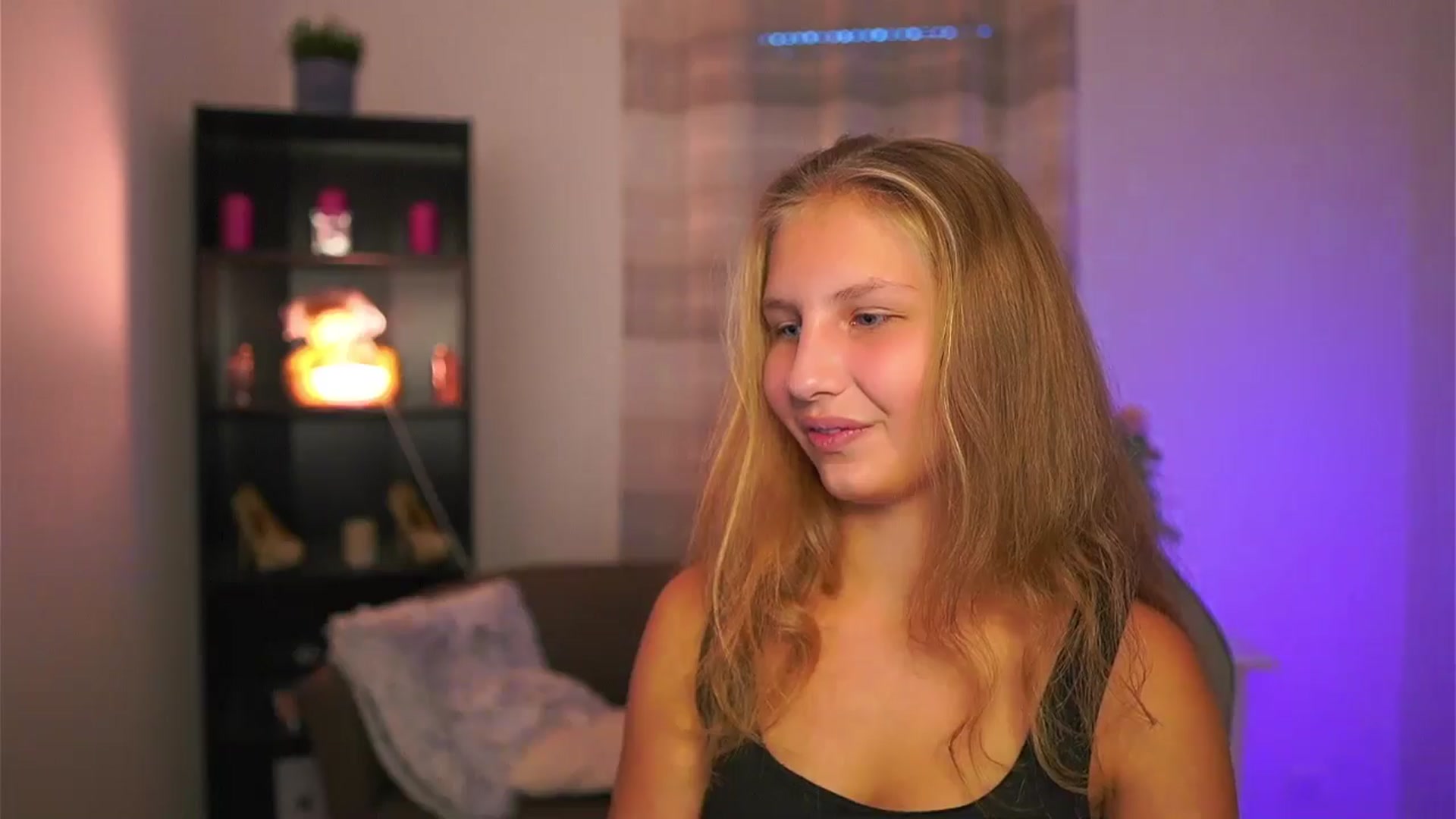 Gallery image thumbnail from Emmie_murray's myfreecams stream on, 10/25/2025, 14:32 image 13 of 20