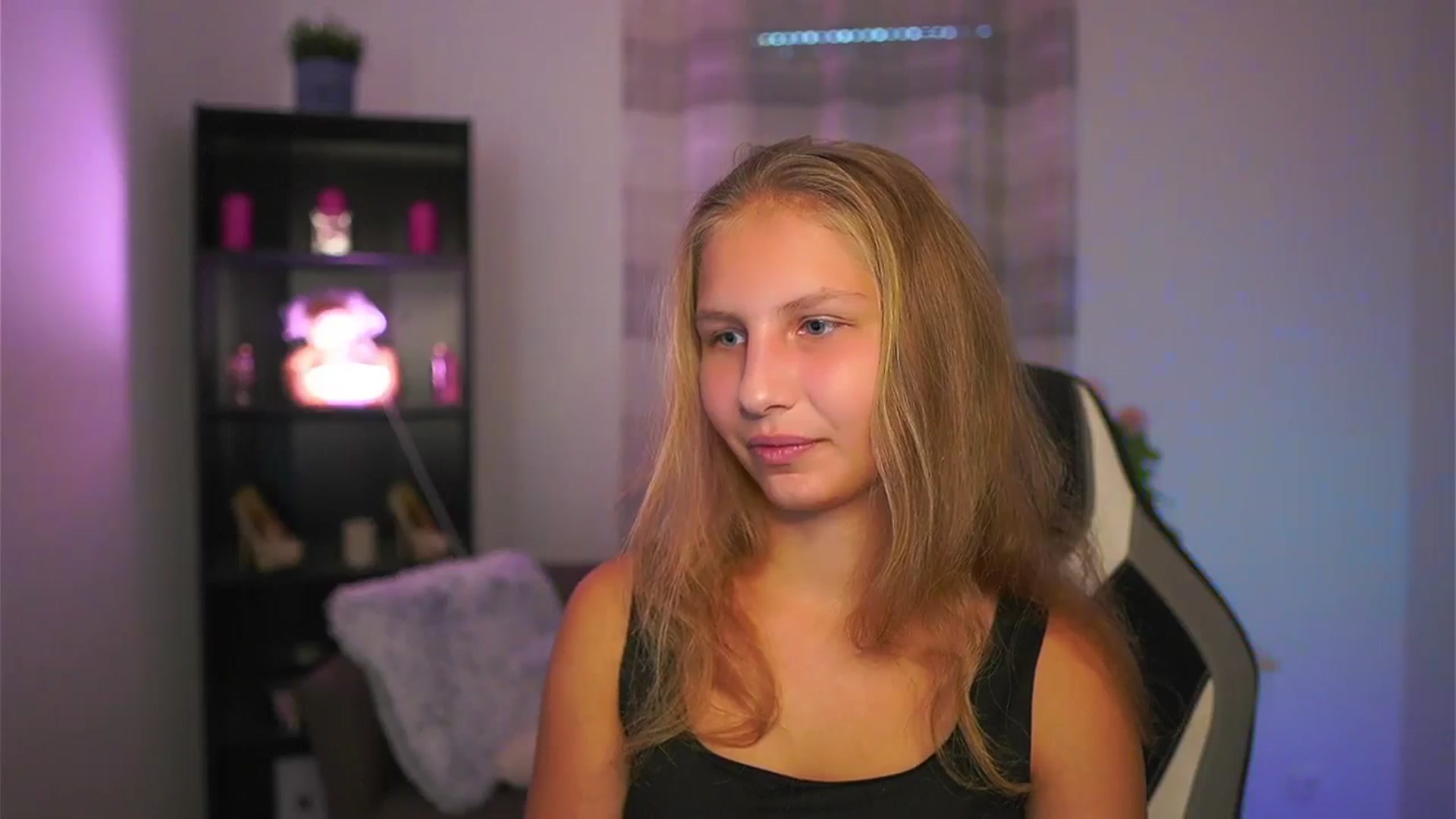 Gallery image thumbnail from Emmie_murray's myfreecams stream on, 10/25/2025, 14:32 image 2 of 20