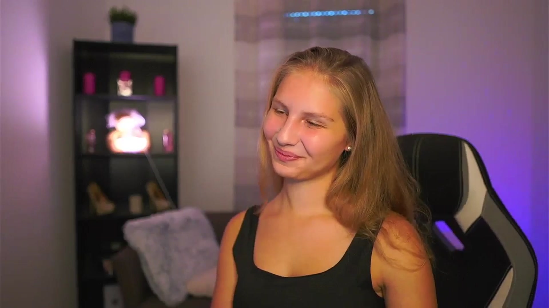 Gallery image thumbnail from Emmie_murray's myfreecams stream on, 10/25/2025, 14:32 image 6 of 20