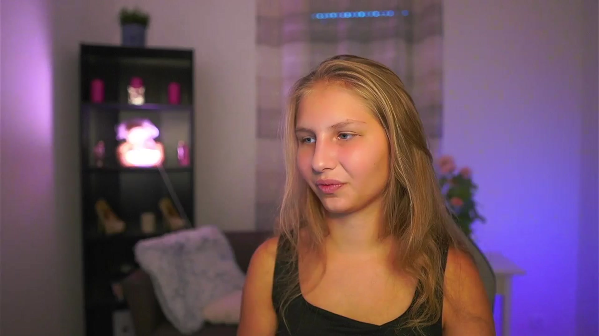 Gallery image thumbnail from Emmie_murray's myfreecams stream on, 10/25/2025, 14:32 image 9 of 20
