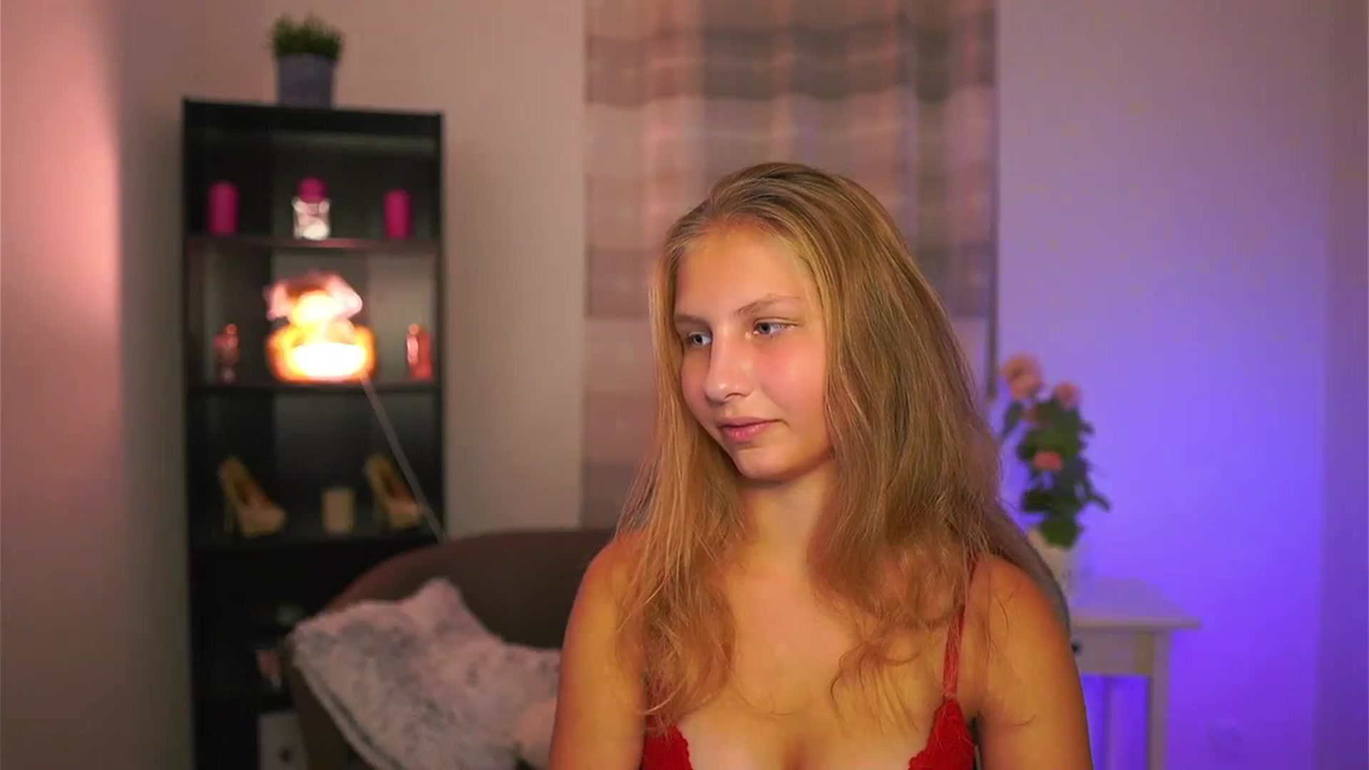 Gallery image thumbnail from Emmie_murray's myfreecams stream on, 10/25/2025, 15:50 image 17 of 20