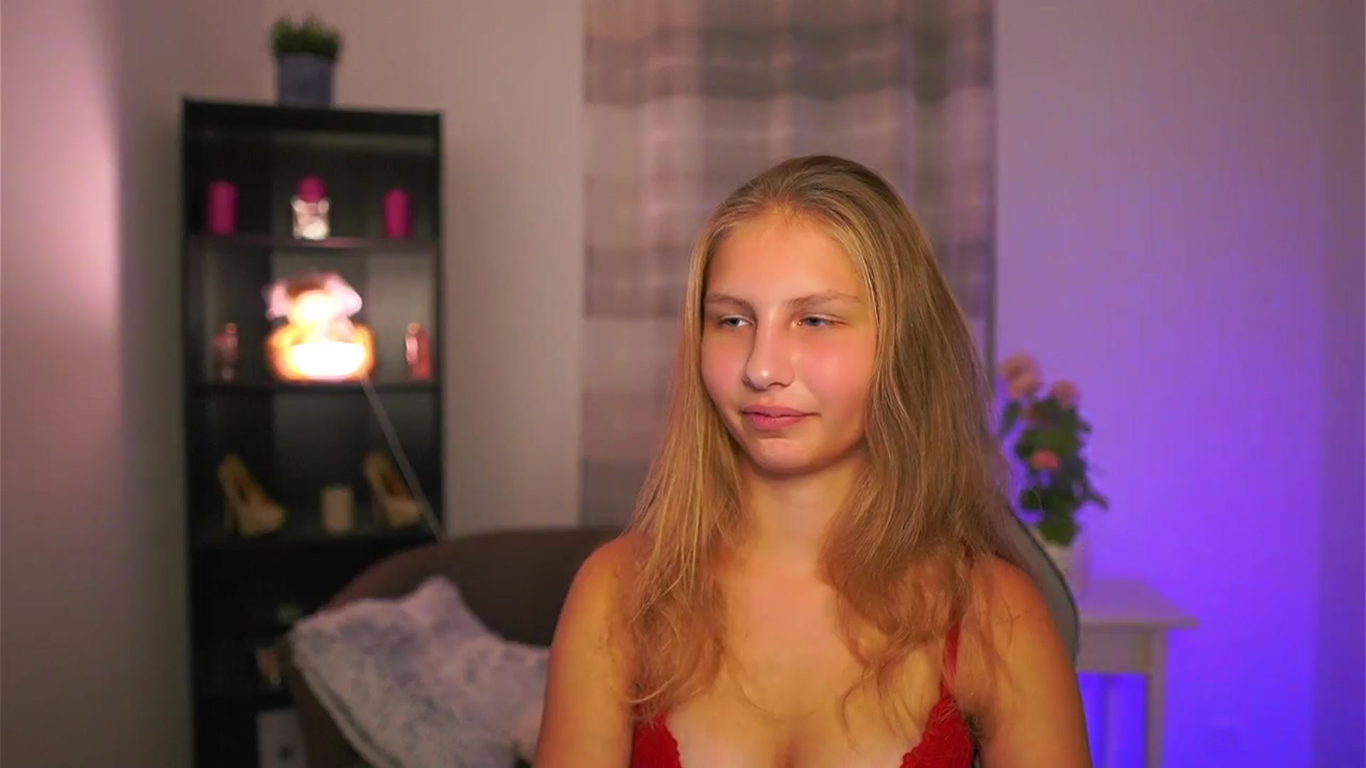 Gallery image thumbnail from Emmie_murray's myfreecams stream on, 10/25/2025, 15:50 image 18 of 20