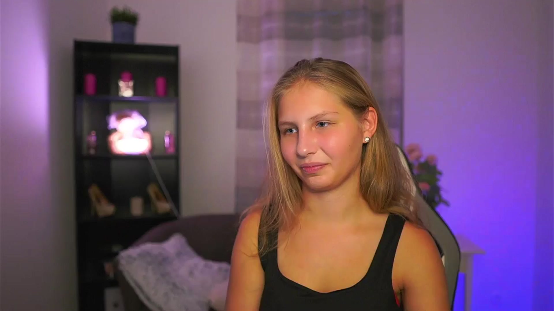 Gallery image thumbnail from Emmie_murray's myfreecams stream on, 10/25/2025, 15:50 image 1 of 20