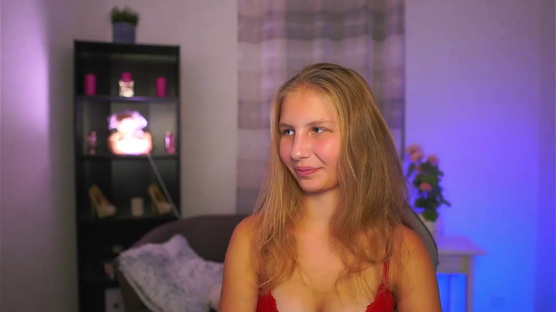 Gallery image thumbnail from Emmie_murray's myfreecams stream on, 10/25/2025, 15:50 image 19 of 20