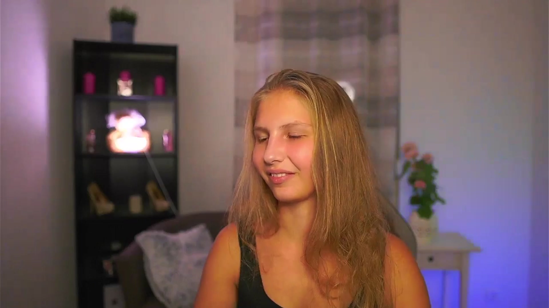 Gallery image thumbnail from Emmie_murray's myfreecams stream on, 10/25/2025, 16:52 image 19 of 20