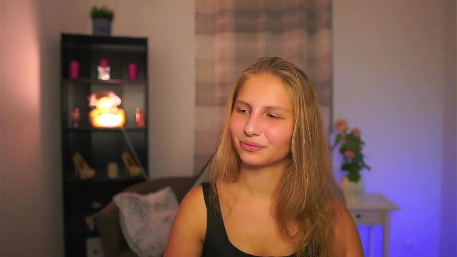 Gallery image thumbnail from Emmie_murray's myfreecams stream on, 10/25/2025, 16:52 image 10 of 20