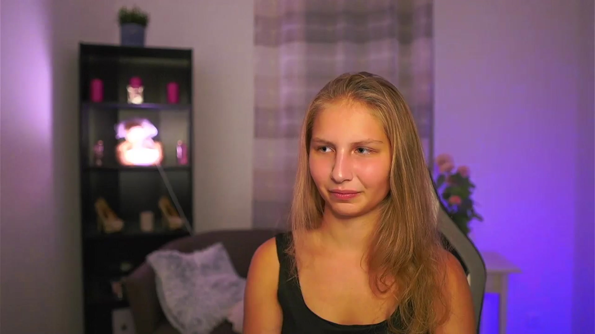 Gallery image thumbnail from Emmie_murray's myfreecams stream on, 10/25/2025, 16:52 image 5 of 20