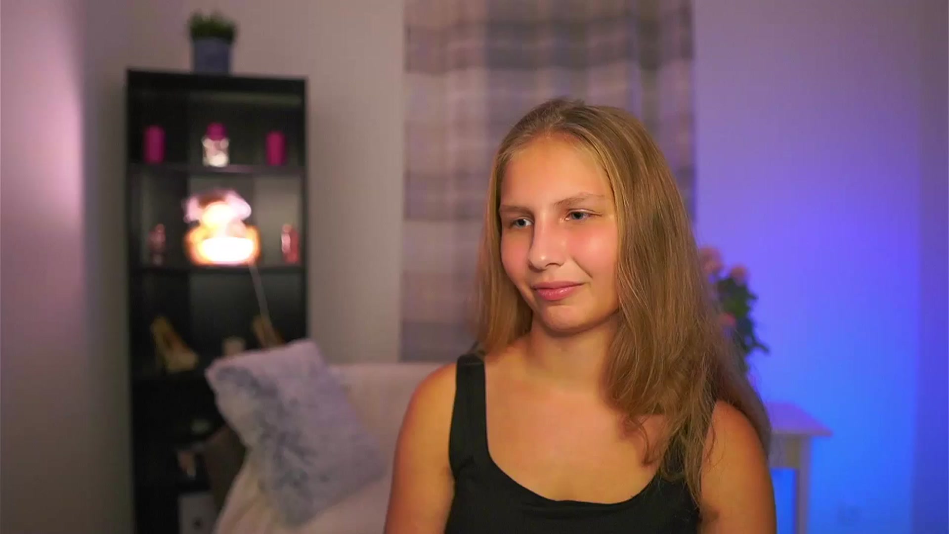 Gallery image thumbnail from Emmie_murray's myfreecams stream on, 10/25/2025, 18:57 image 4 of 20