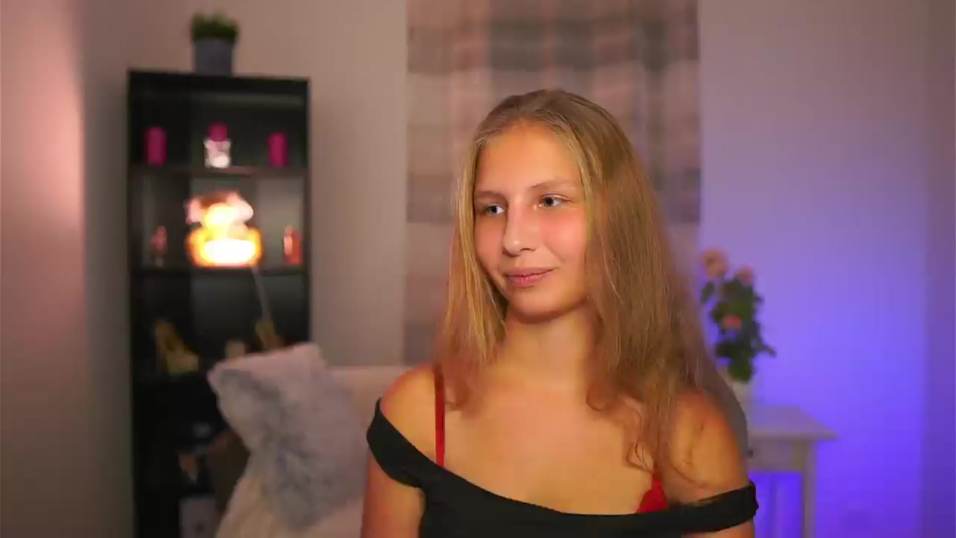 Gallery image thumbnail from Emmie_murray's myfreecams stream on, 10/25/2025, 18:57 image 14 of 20