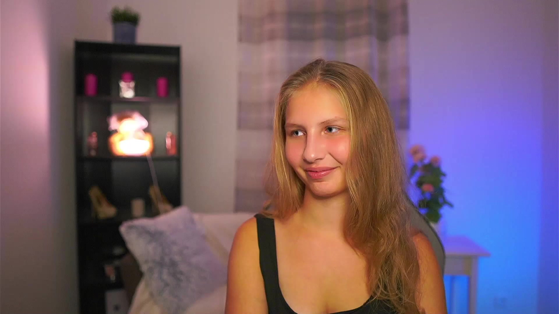 Gallery image thumbnail from Emmie_murray's myfreecams stream on, 10/25/2025, 20:11 image 12 of 20