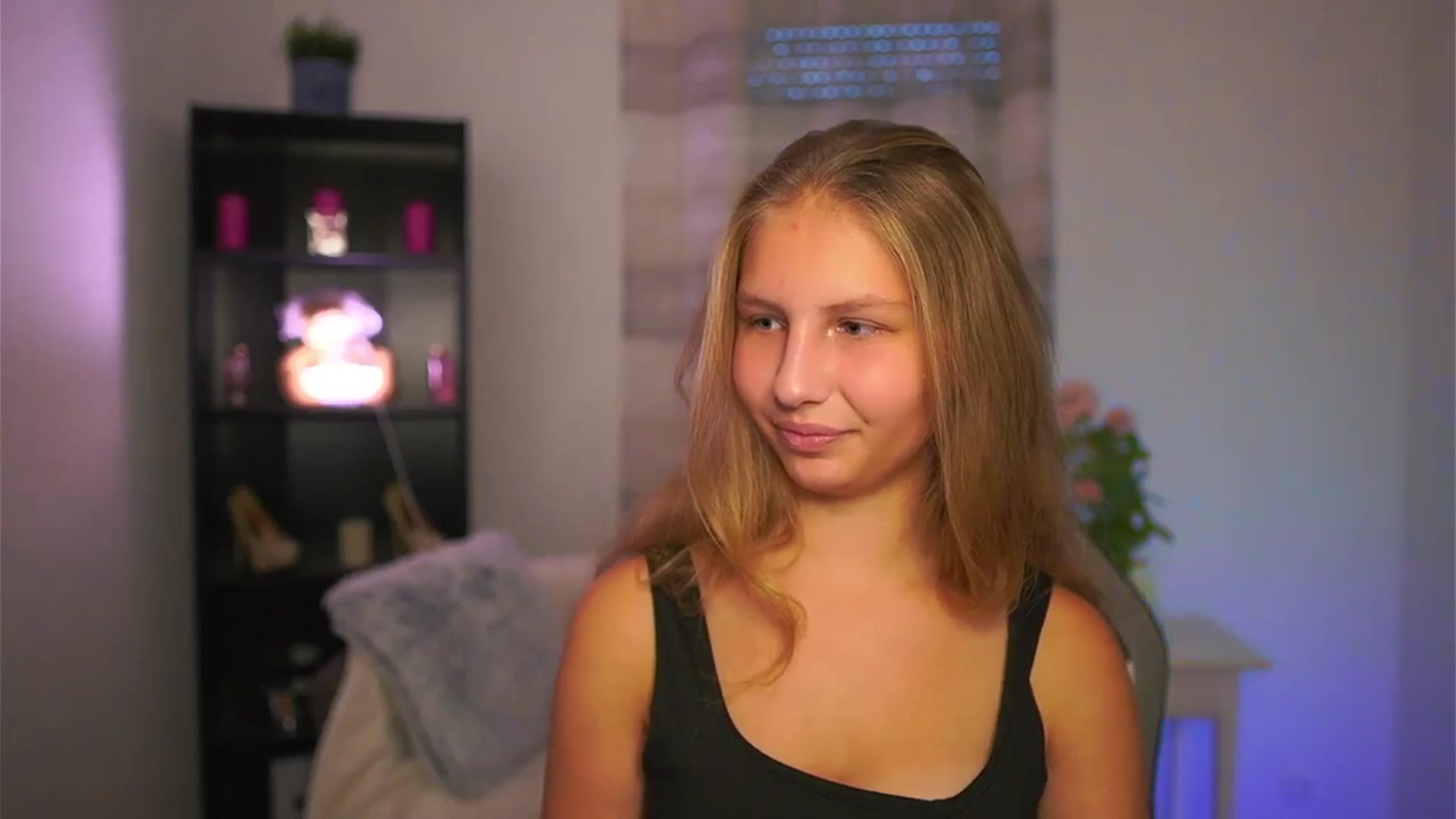 Gallery image thumbnail from Emmie_murray's myfreecams stream on, 10/29/2025, 16:17 image 11 of 20