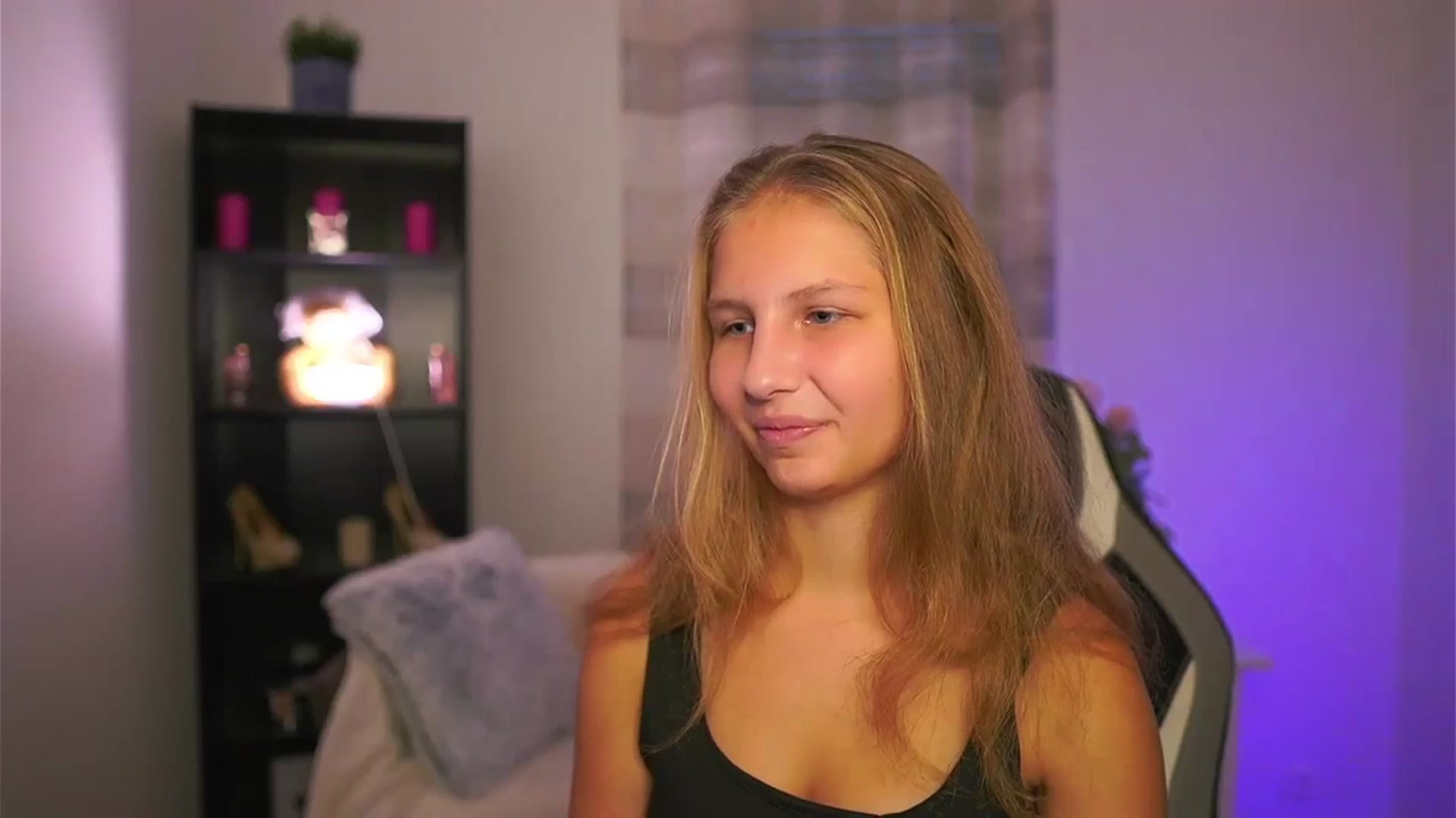Gallery image thumbnail from Emmie_murray's myfreecams stream on, 10/29/2025, 16:17 image 13 of 20