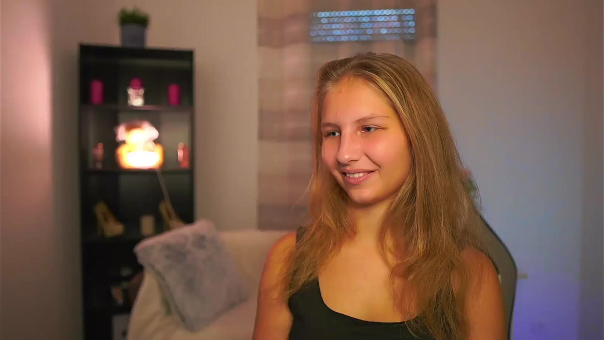 Gallery image thumbnail from Emmie_murray's myfreecams stream on, 10/29/2025, 16:17 image 4 of 20