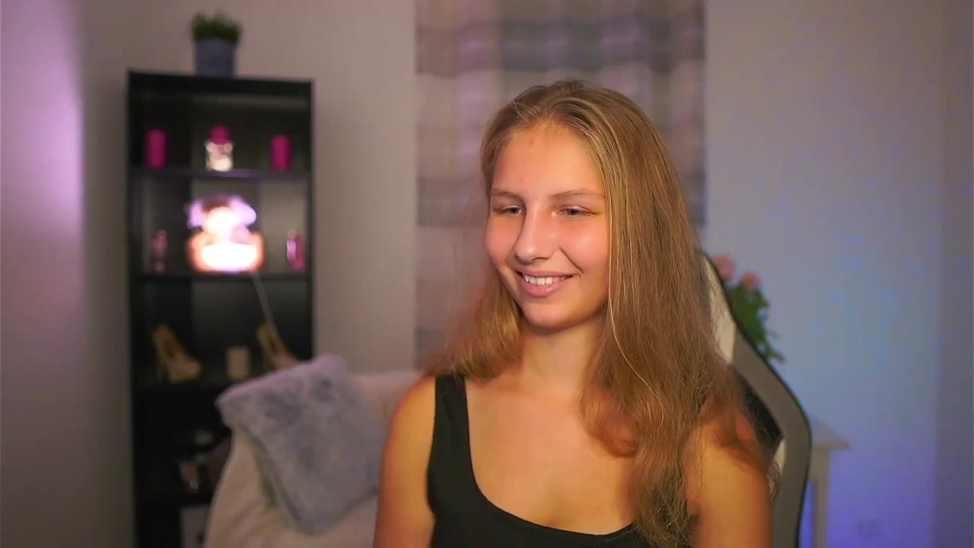 Gallery image thumbnail from Emmie_murray's myfreecams stream on, 10/29/2025, 16:17 image 14 of 20