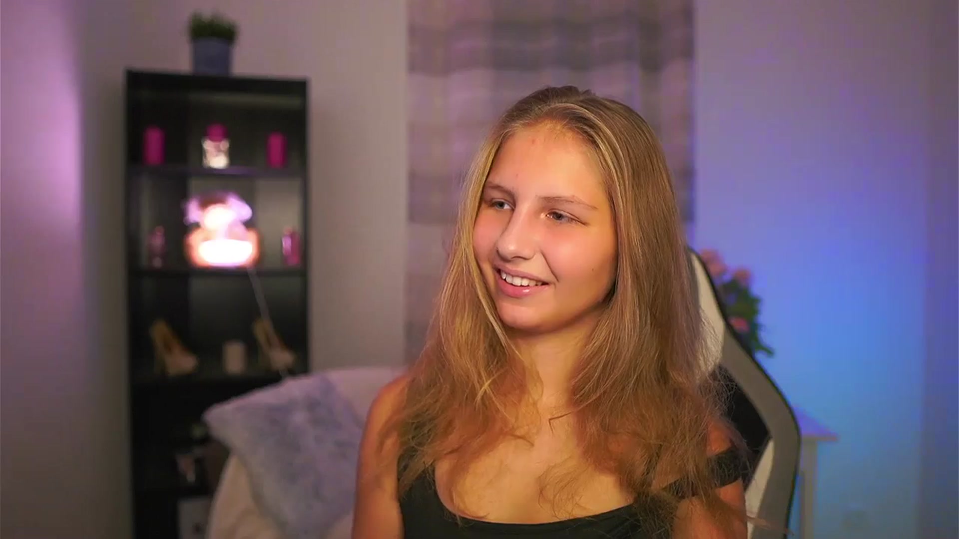 Gallery image thumbnail from Emmie_murray's myfreecams stream on, 10/29/2025, 16:17 image 18 of 20