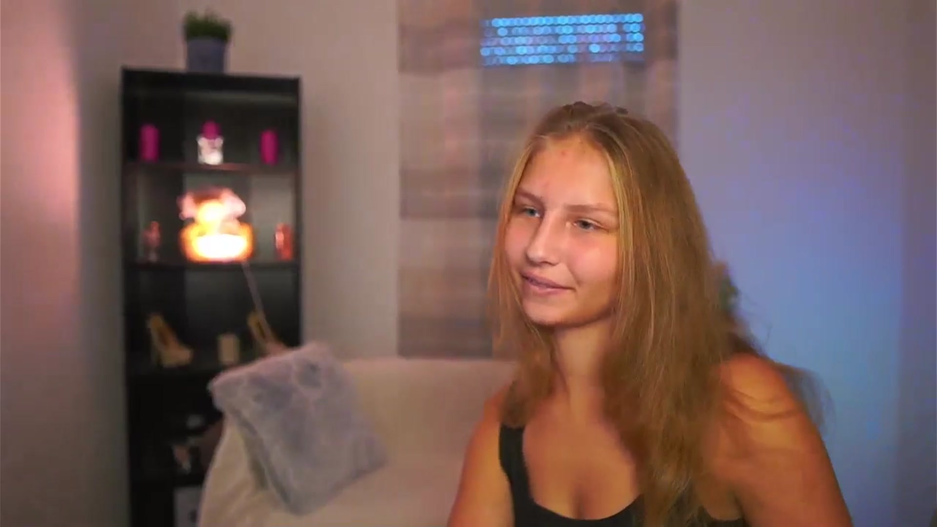 Gallery image thumbnail from Emmie_murray's myfreecams stream on, 10/29/2025, 16:17 image 2 of 20