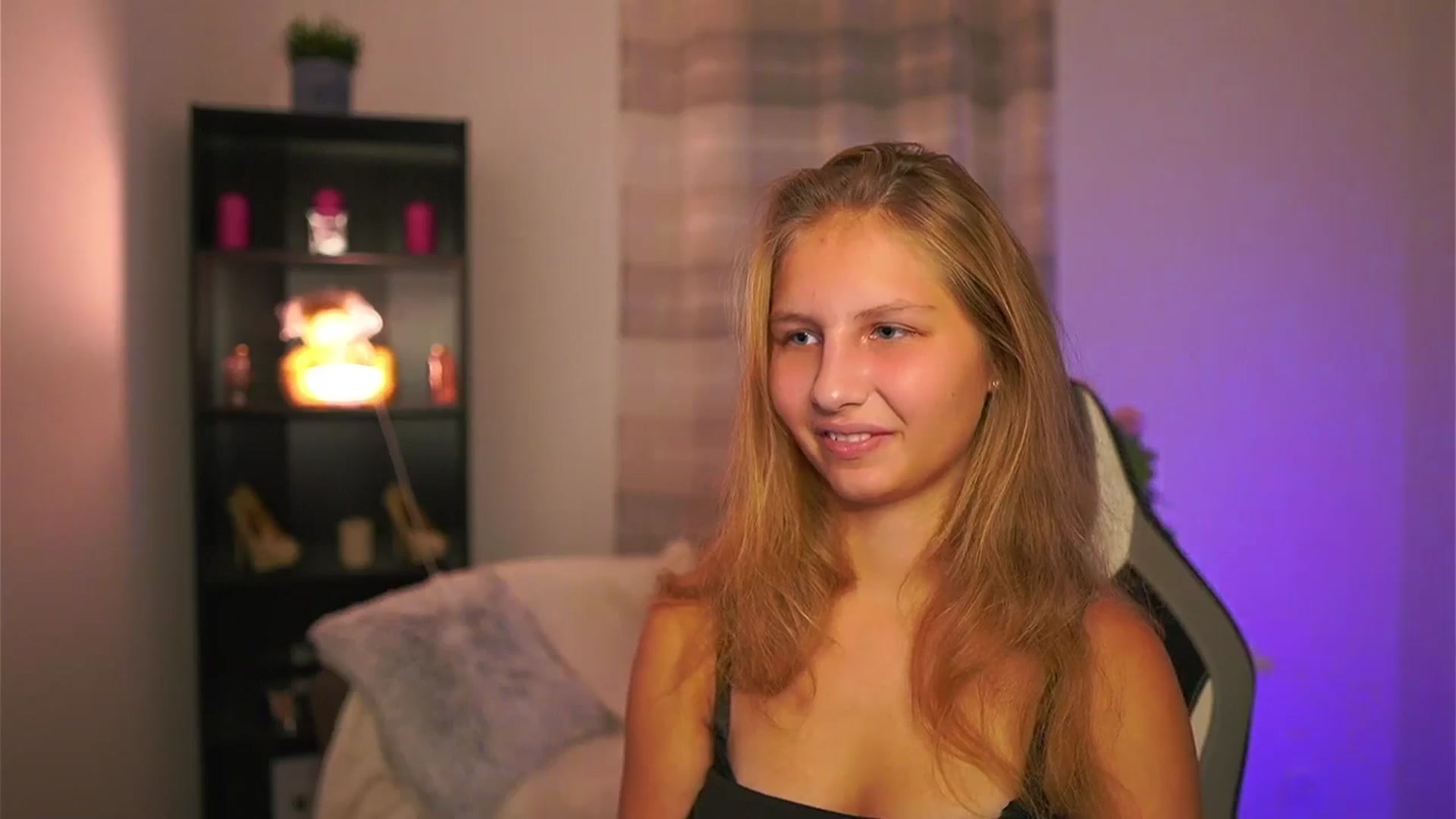 Gallery image thumbnail from Emmie_murray's myfreecams stream on, 10/29/2025, 17:39 image 2 of 20