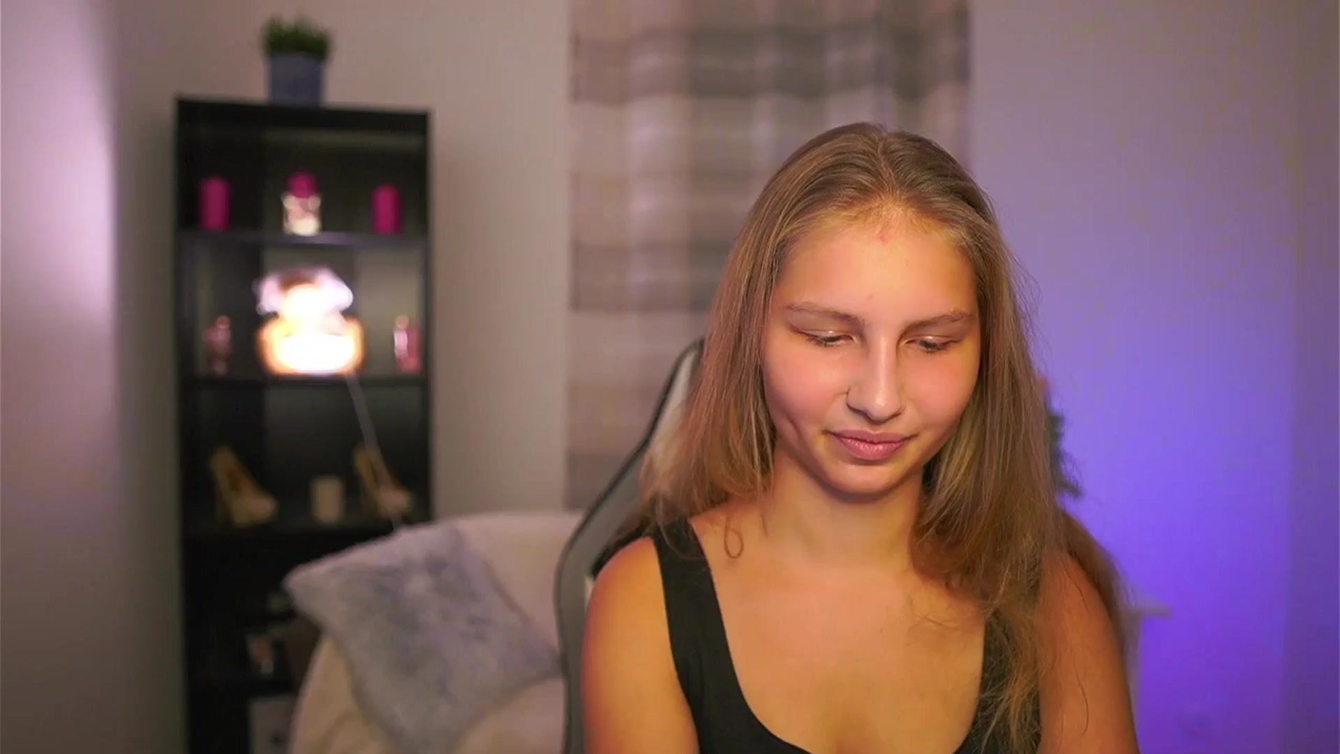 Gallery image thumbnail from Emmie_murray's myfreecams stream on, 10/29/2025, 17:39 image 16 of 20