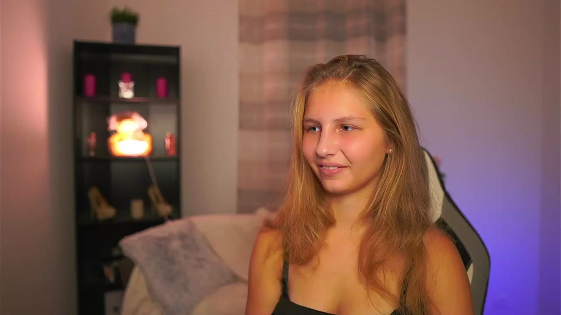 Gallery image thumbnail from Emmie_murray's myfreecams stream on, 10/29/2025, 17:39 image 1 of 20