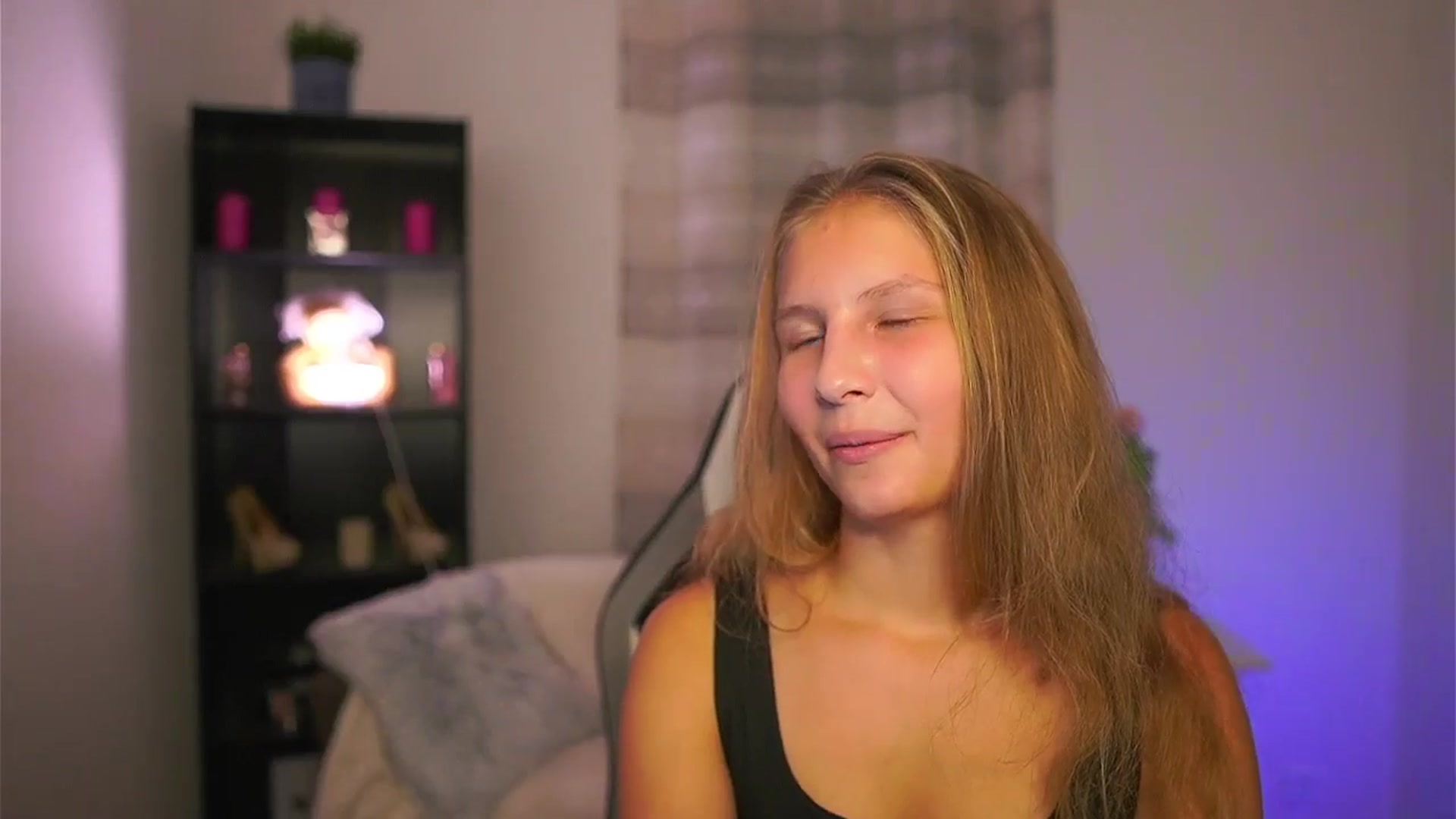 Gallery image thumbnail from Emmie_murray's myfreecams stream on, 10/29/2025, 17:39 image 17 of 20