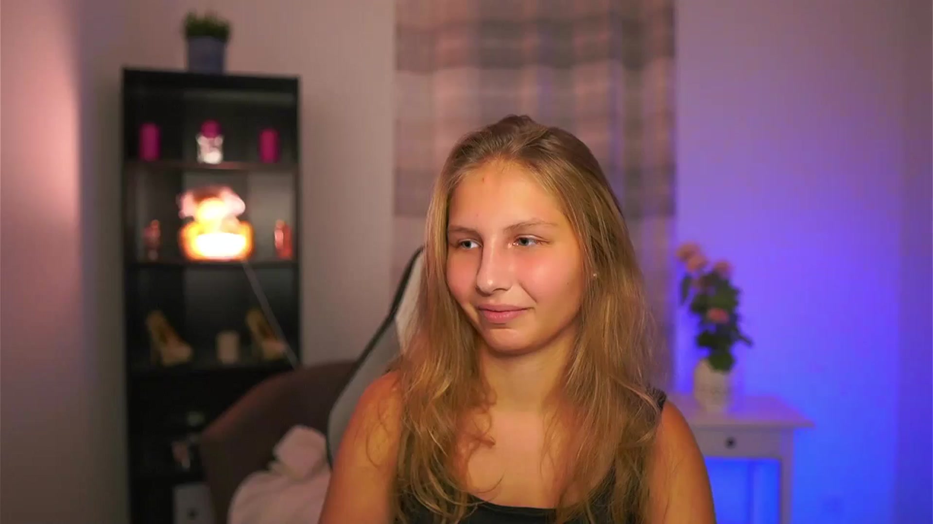 Gallery image thumbnail from Emmie_murray's myfreecams stream on, 10/29/2025, 19:35 image 8 of 20