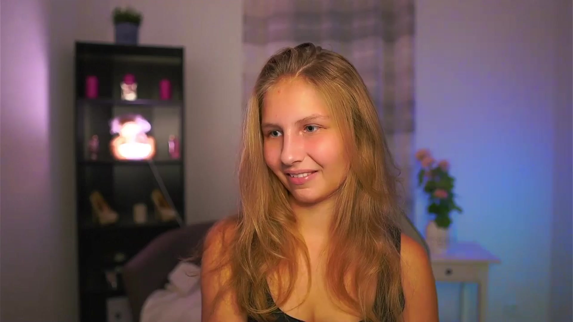 Gallery image thumbnail from Emmie_murray's myfreecams stream on, 10/29/2025, 19:35 image 2 of 20
