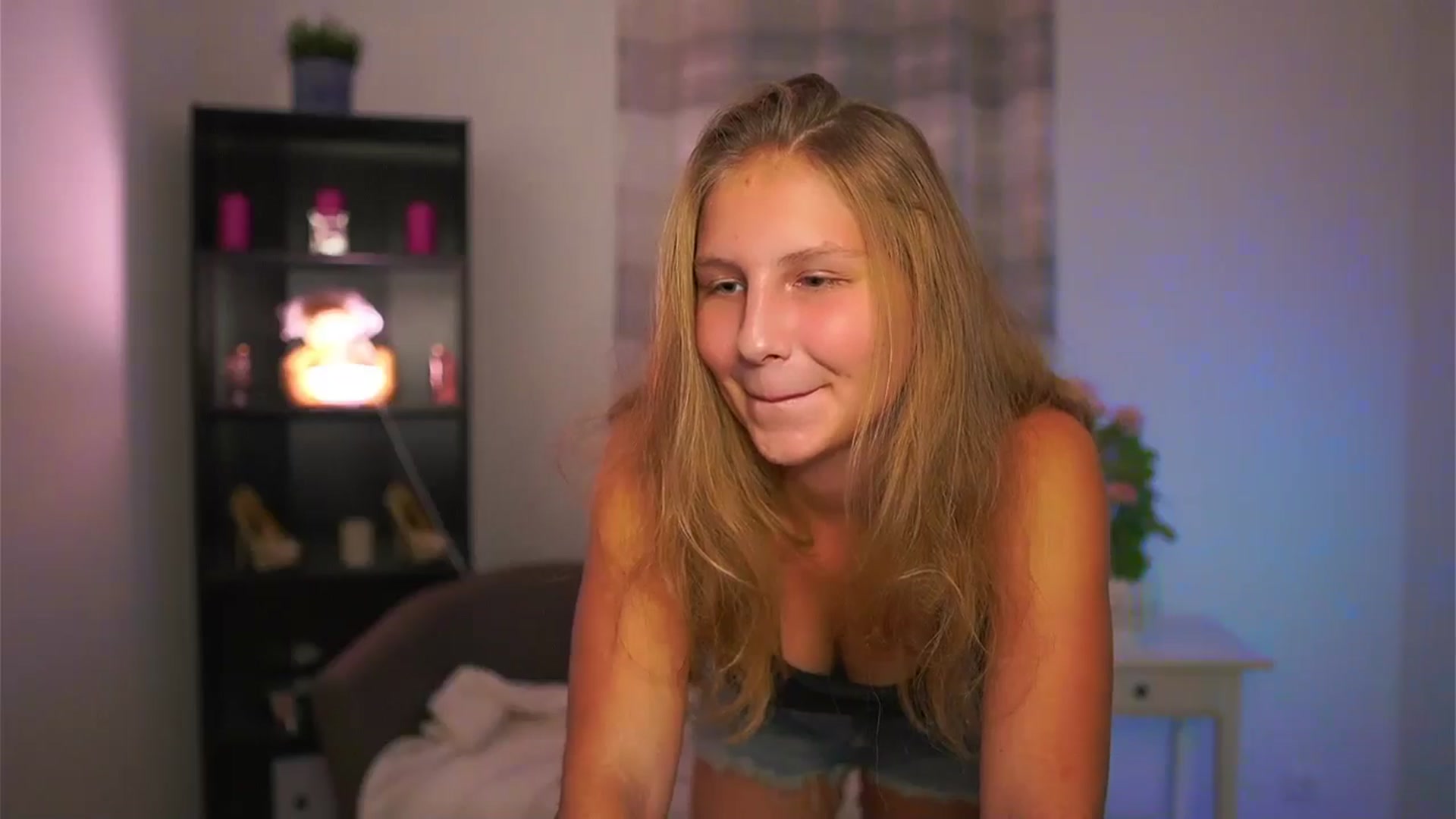 Gallery image thumbnail from Emmie_murray's myfreecams stream on, 10/29/2025, 19:35 image 3 of 20