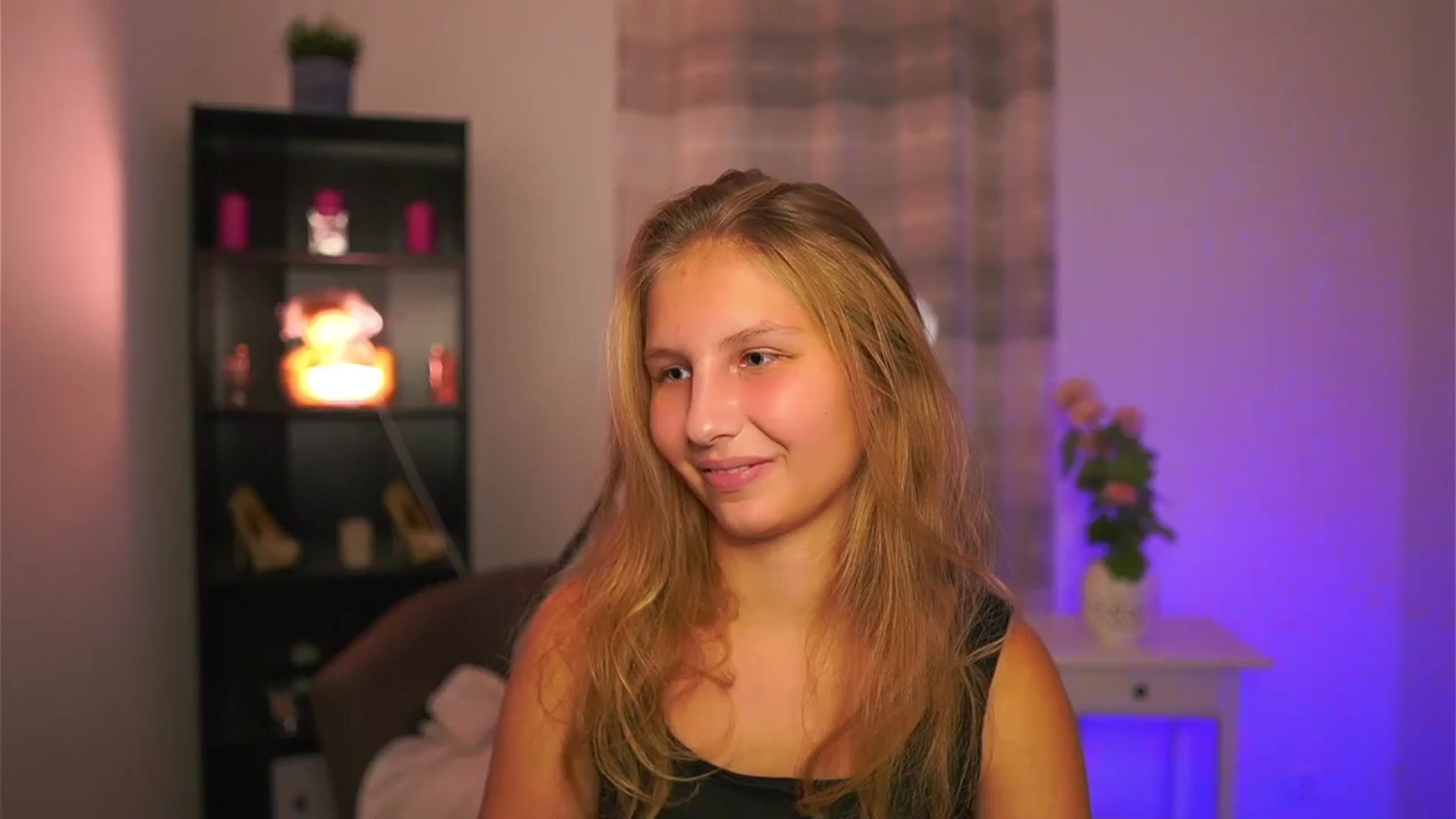 Gallery image thumbnail from Emmie_murray's myfreecams stream on, 10/29/2025, 19:35 image 6 of 20