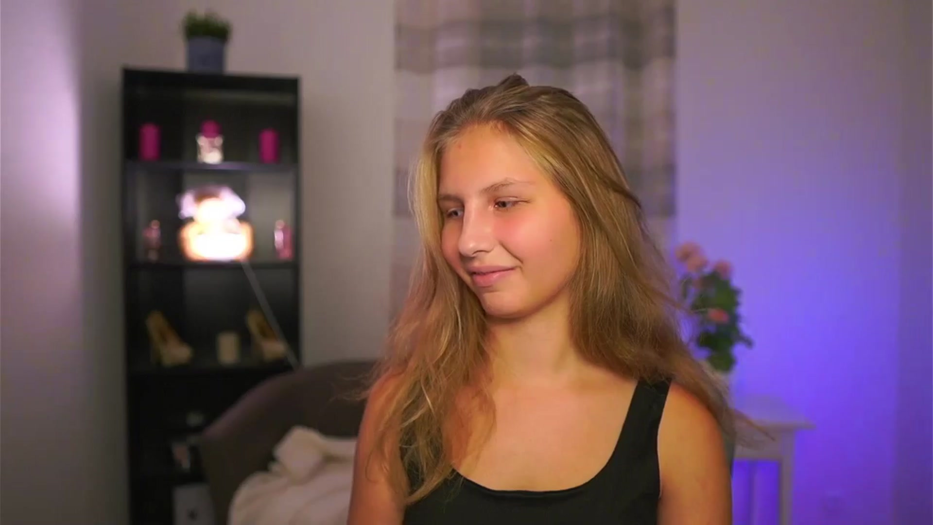 Gallery image thumbnail from Emmie_murray's myfreecams stream on, 10/29/2025, 19:35 image 15 of 20