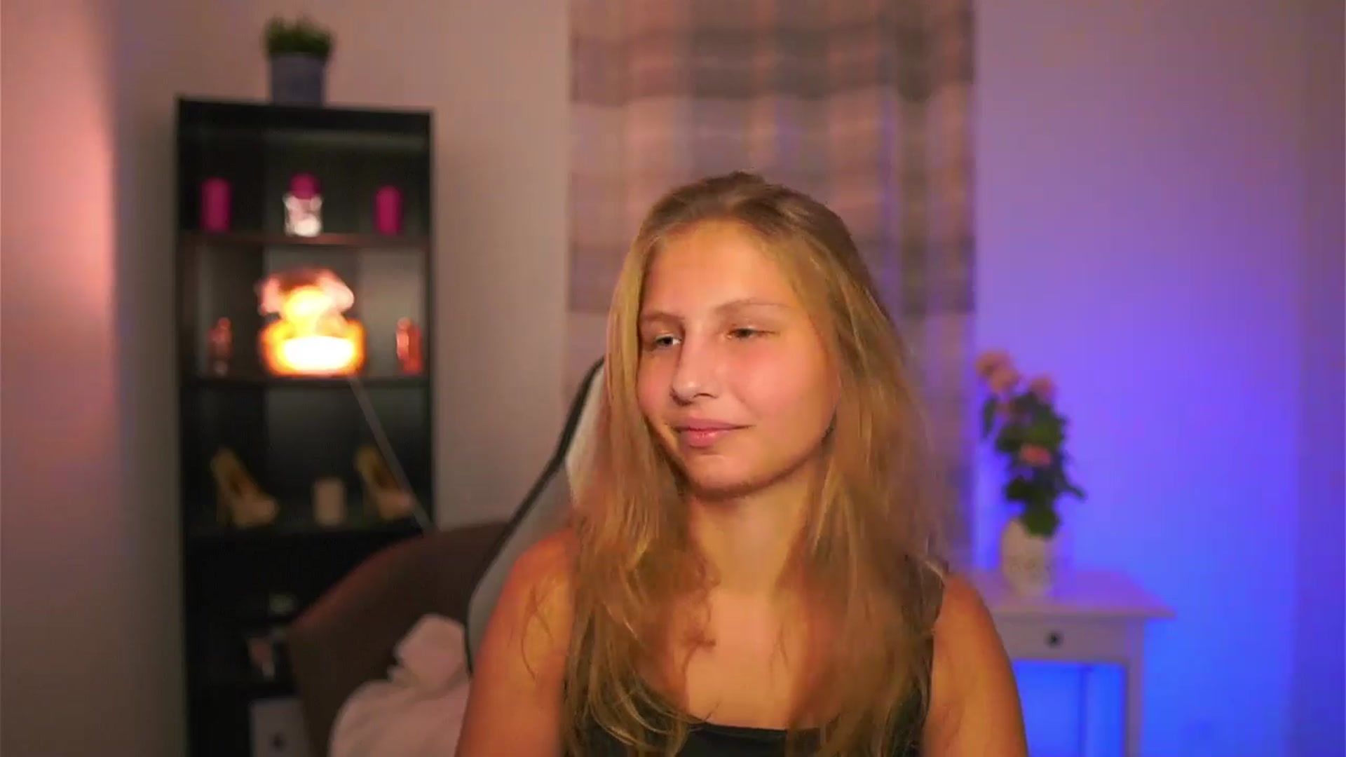Gallery image thumbnail from Emmie_murray's myfreecams stream on, 10/29/2025, 19:35 image 9 of 20