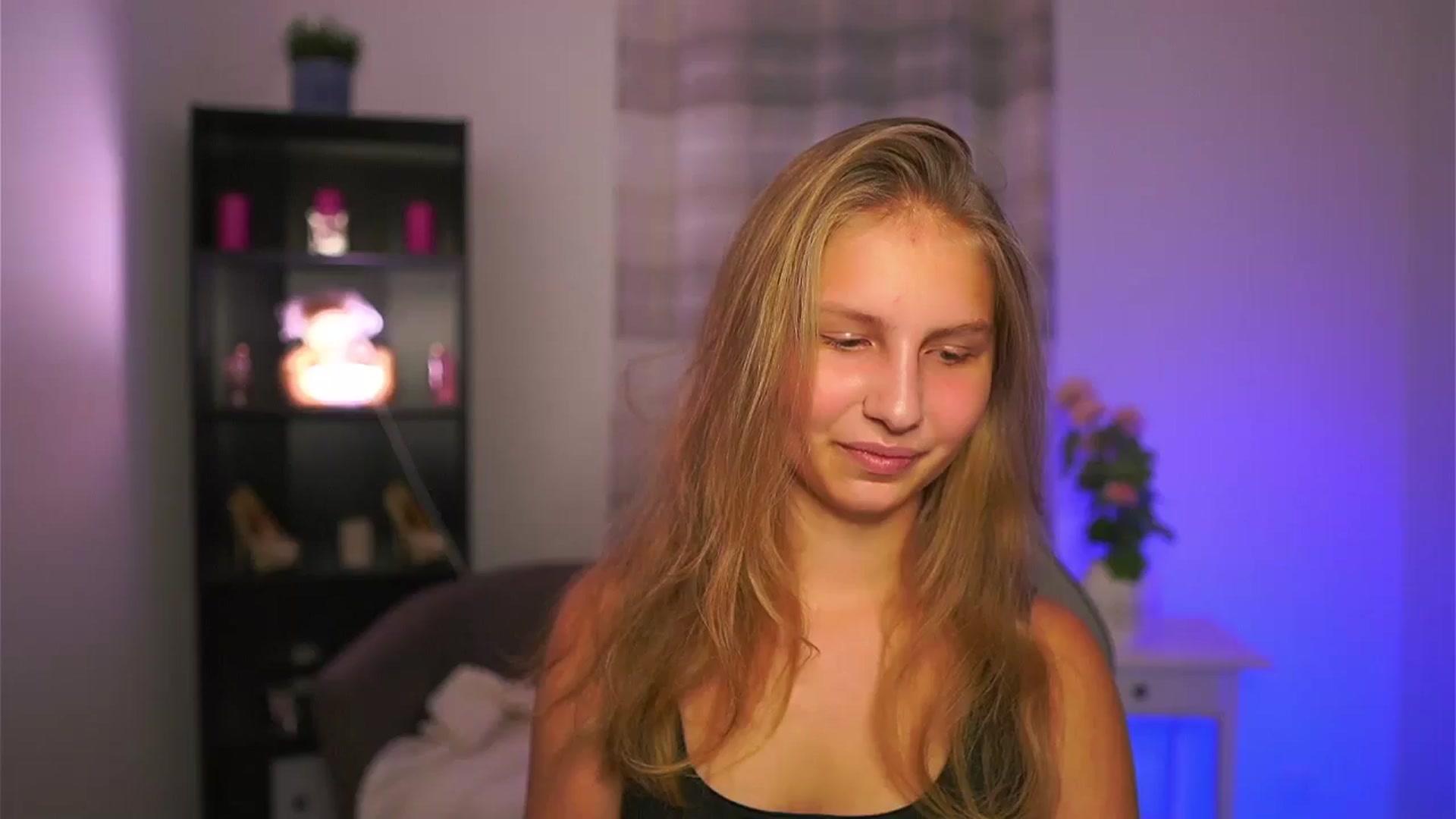 Gallery image thumbnail from Emmie_murray's myfreecams stream on, 10/29/2025, 19:35 image 1 of 20