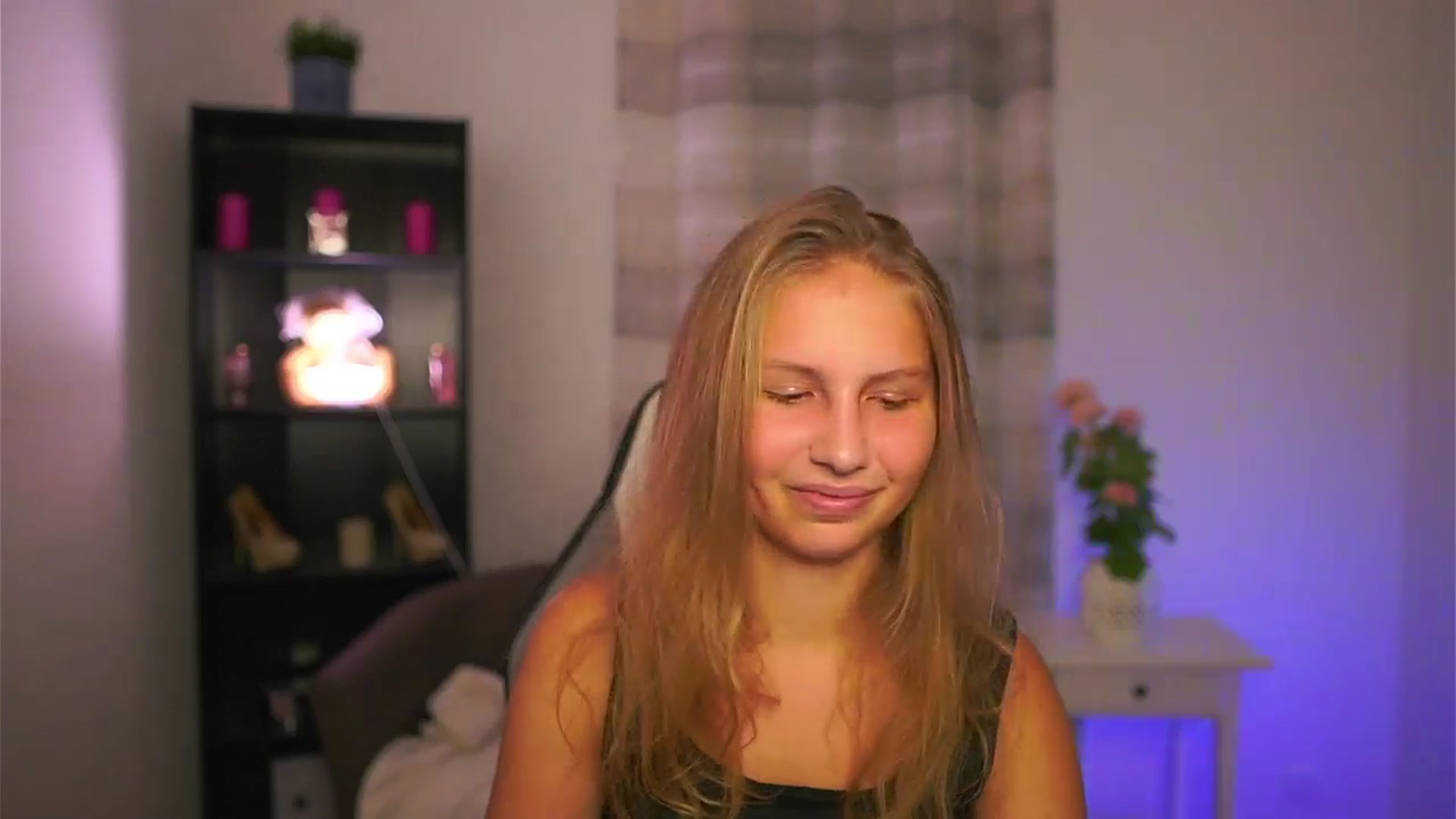 Gallery image thumbnail from Emmie_murray's myfreecams stream on, 10/29/2025, 19:35 image 12 of 20