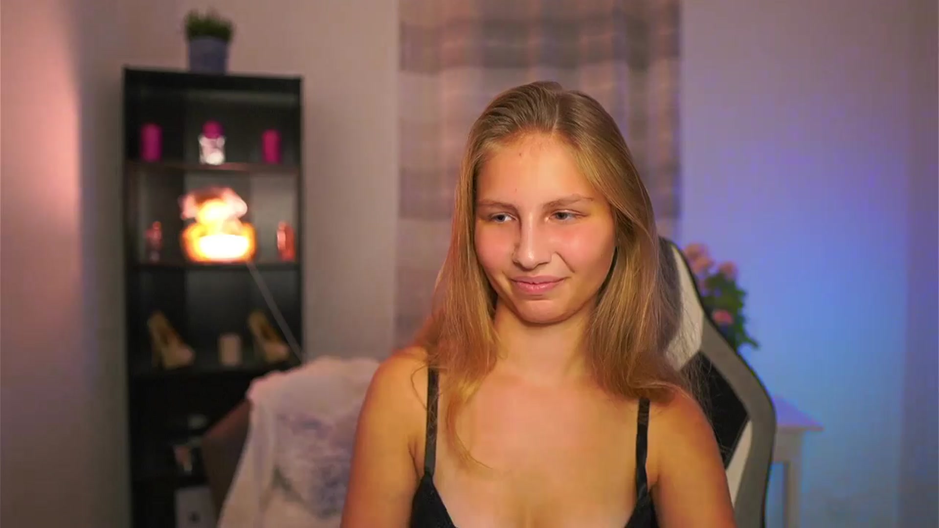 Gallery image thumbnail from Emmie_murray's myfreecams stream on, 10/30/2025, 18:38 image 5 of 20