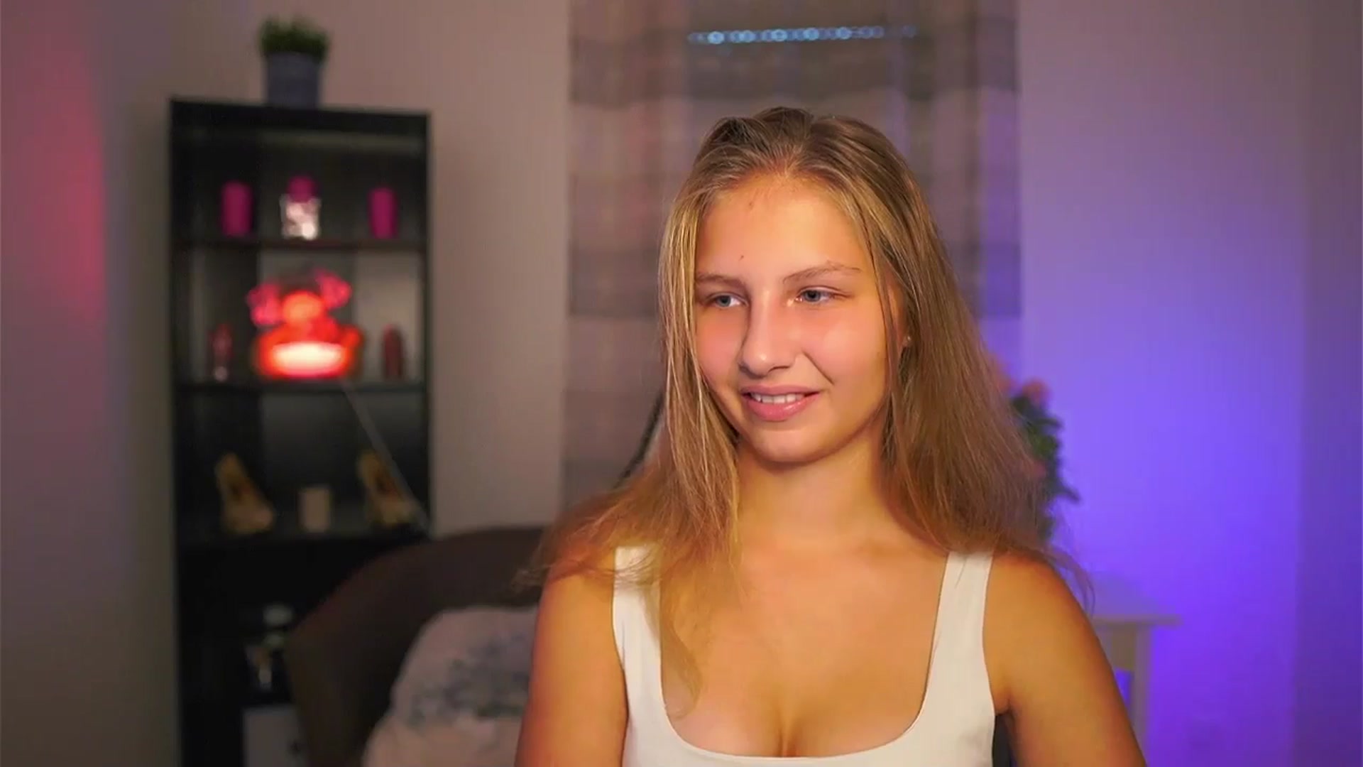 Gallery image thumbnail from Emmie_murray's myfreecams stream on, 10/31/2025, 15:06 image 3 of 20
