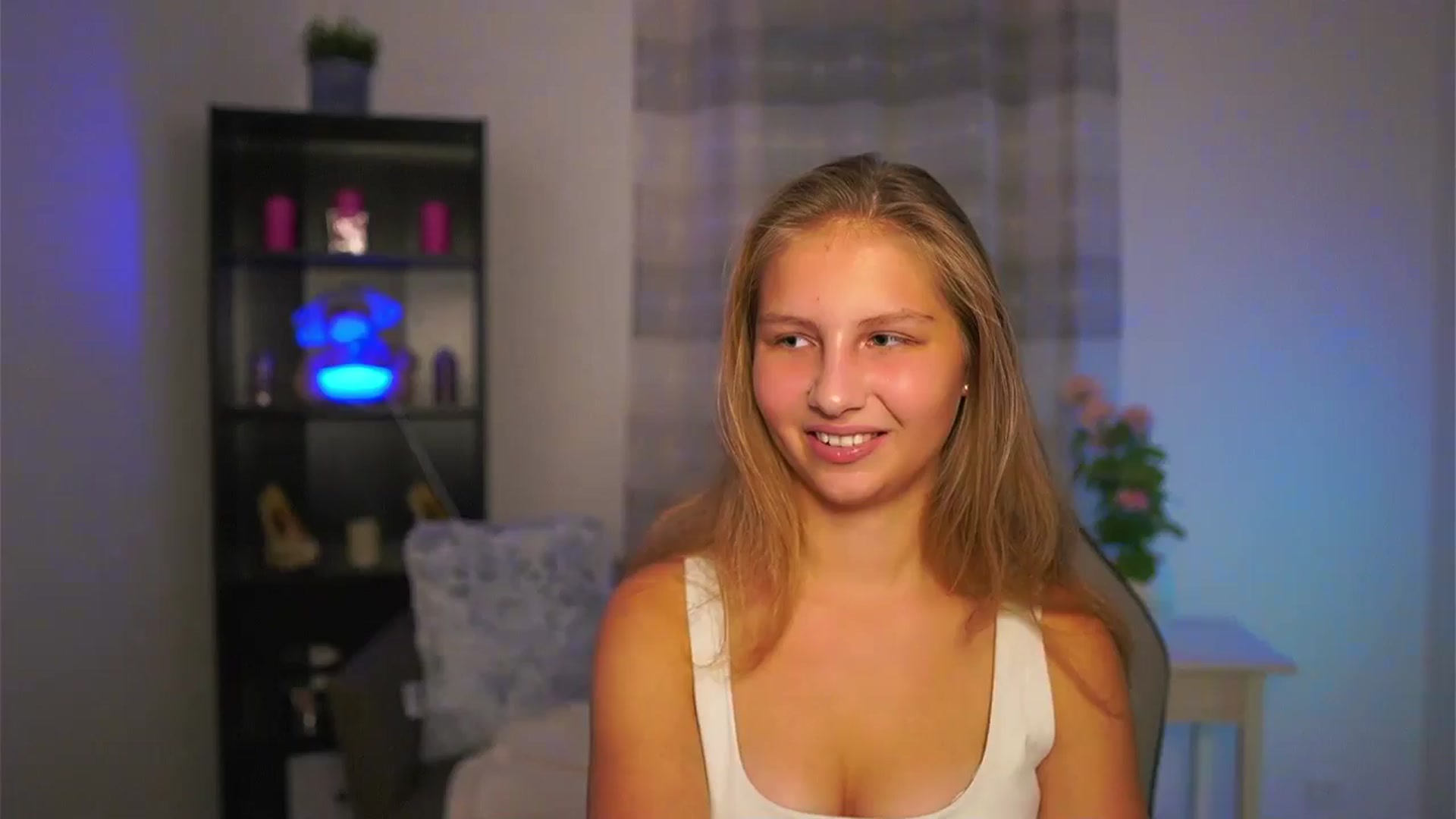 Gallery image thumbnail from Emmie_murray's myfreecams stream on, 10/31/2025, 15:44 image 1 of 20