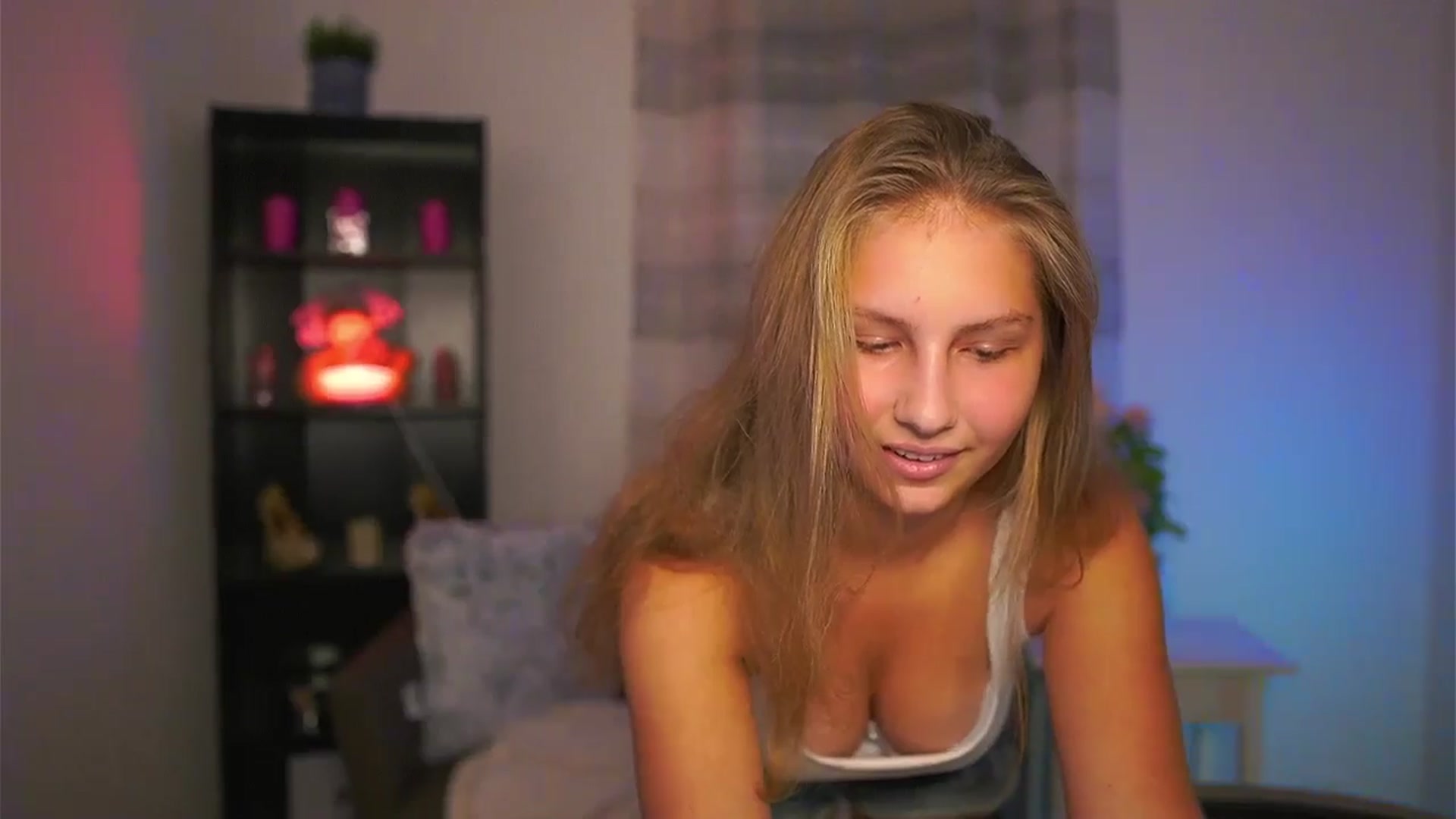 Gallery image thumbnail from Emmie_murray's myfreecams stream on, 10/31/2025, 15:44 image 18 of 20