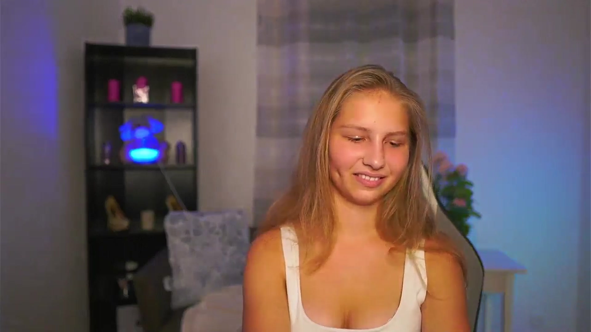 Gallery image thumbnail from Emmie_murray's myfreecams stream on, 10/31/2025, 15:44 image 2 of 20