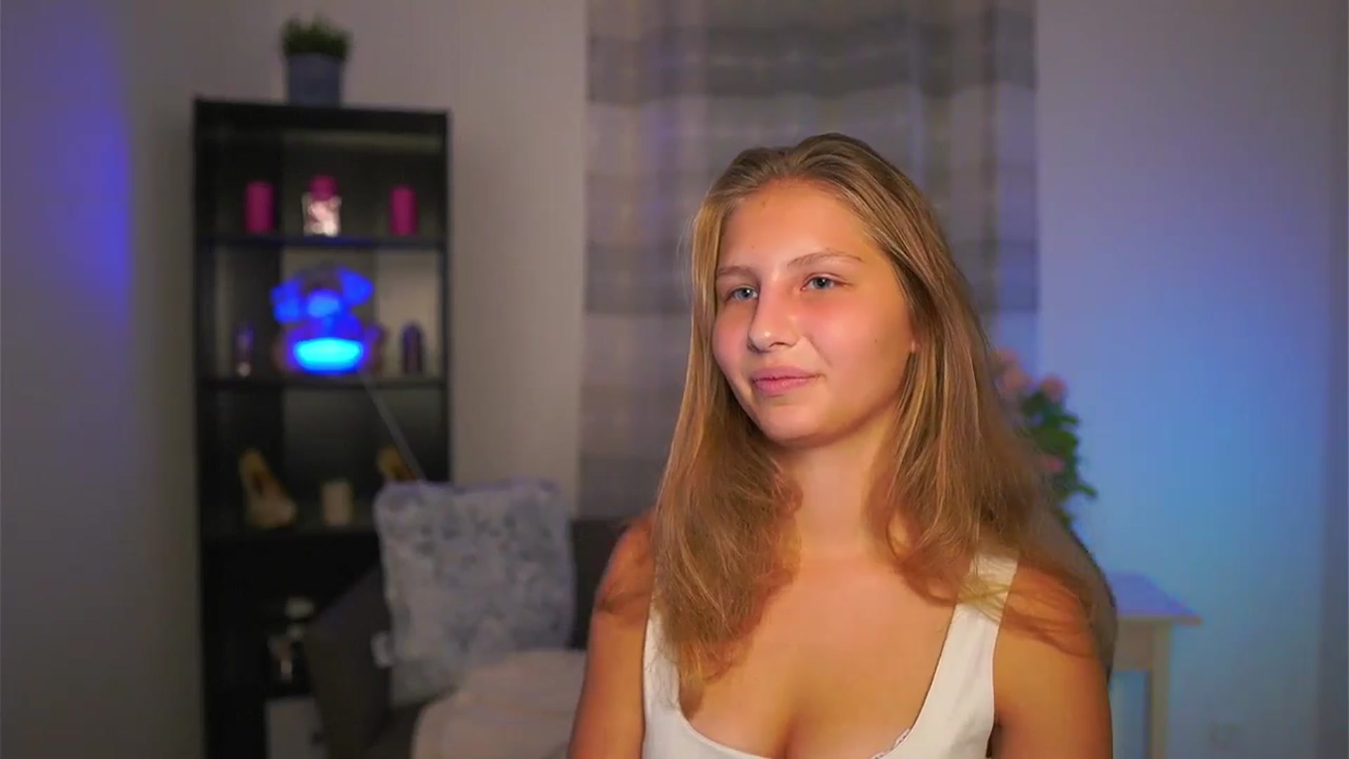 Gallery image thumbnail from Emmie_murray's myfreecams stream on, 10/31/2025, 15:44 image 15 of 20