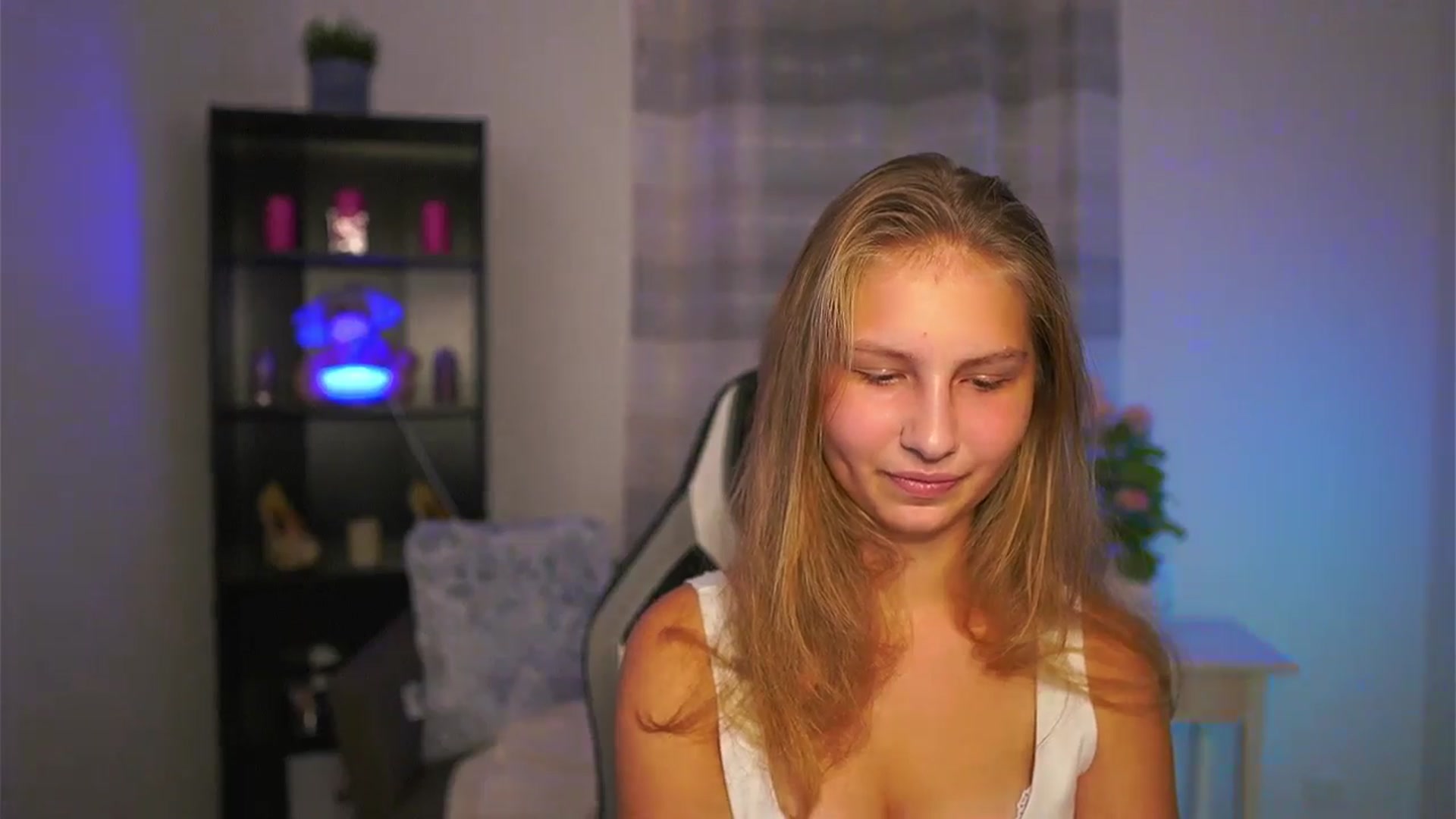Gallery image thumbnail from Emmie_murray's myfreecams stream on, 10/31/2025, 15:44 image 16 of 20