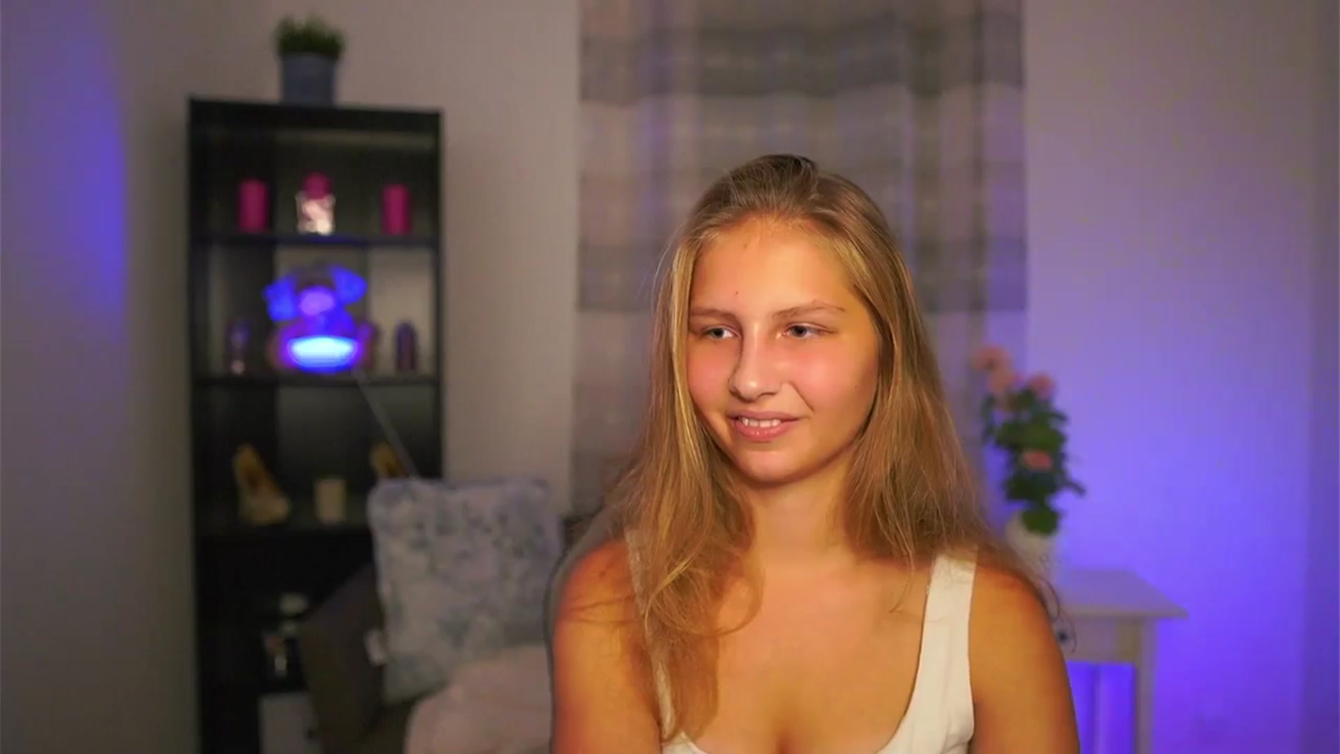 Gallery image thumbnail from Emmie_murray's myfreecams stream on, 10/31/2025, 17:16 image 11 of 20