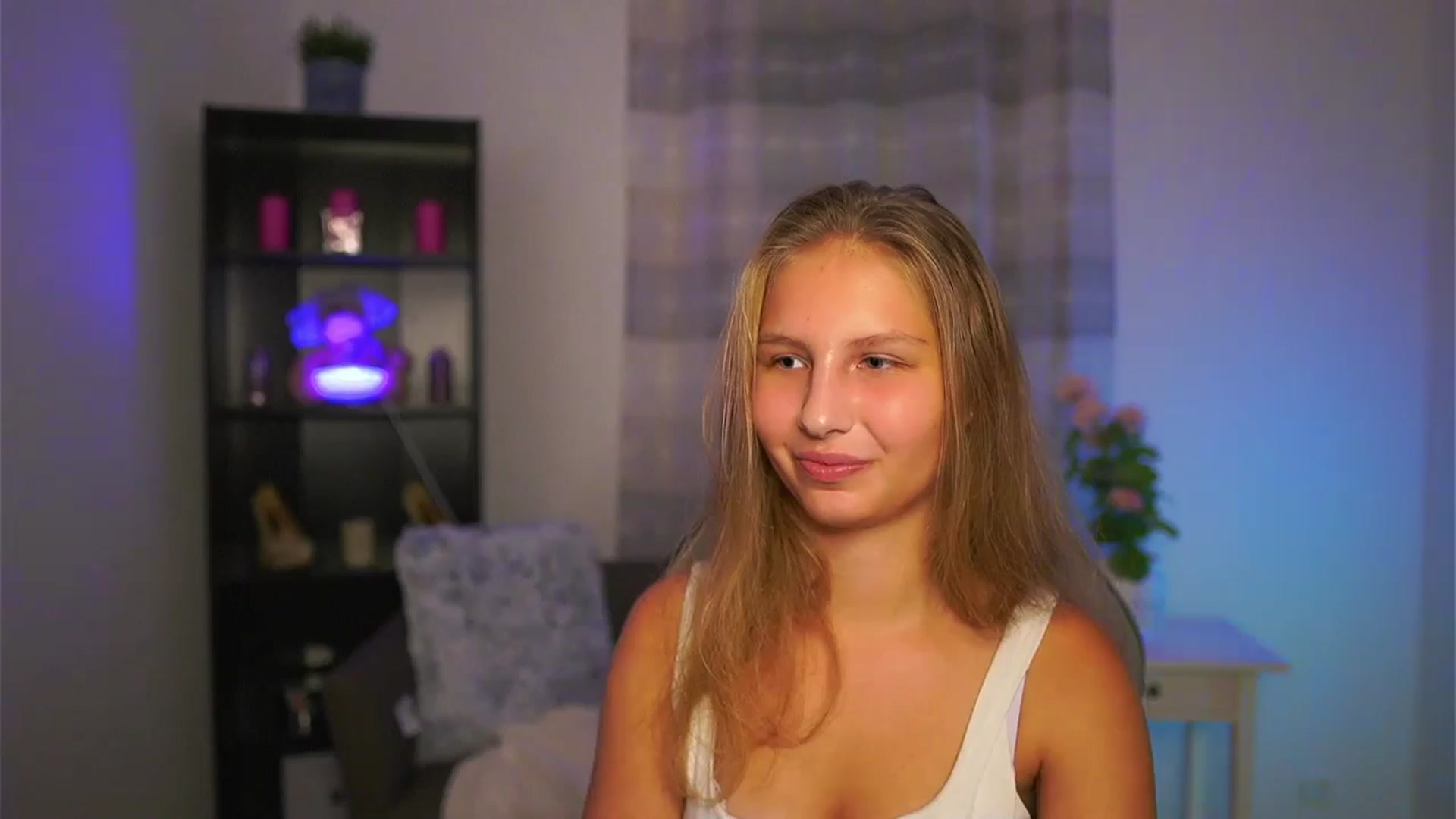 Gallery image thumbnail from Emmie_murray's myfreecams stream on, 10/31/2025, 18:06 image 19 of 20