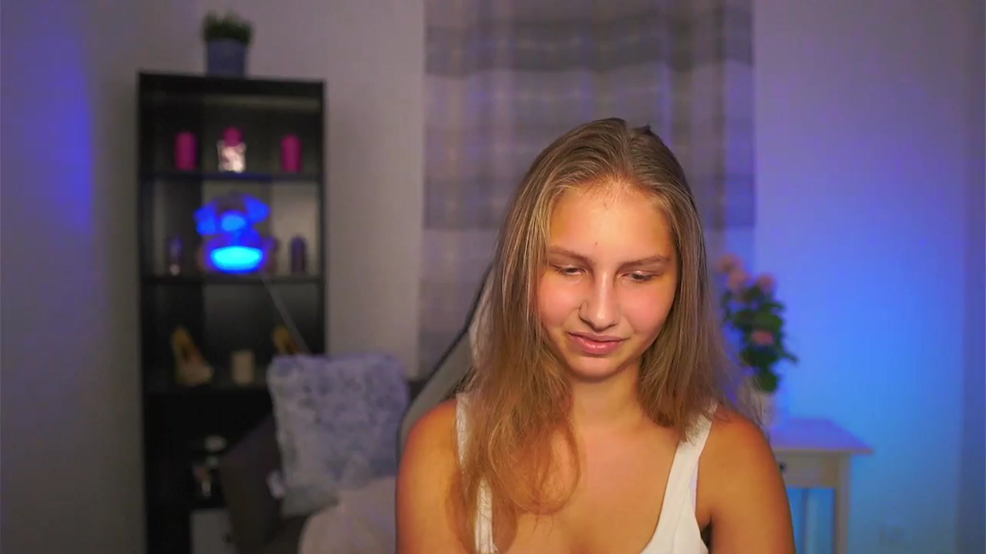 Gallery image thumbnail from Emmie_murray's myfreecams stream on, 10/31/2025, 18:06 image 18 of 20