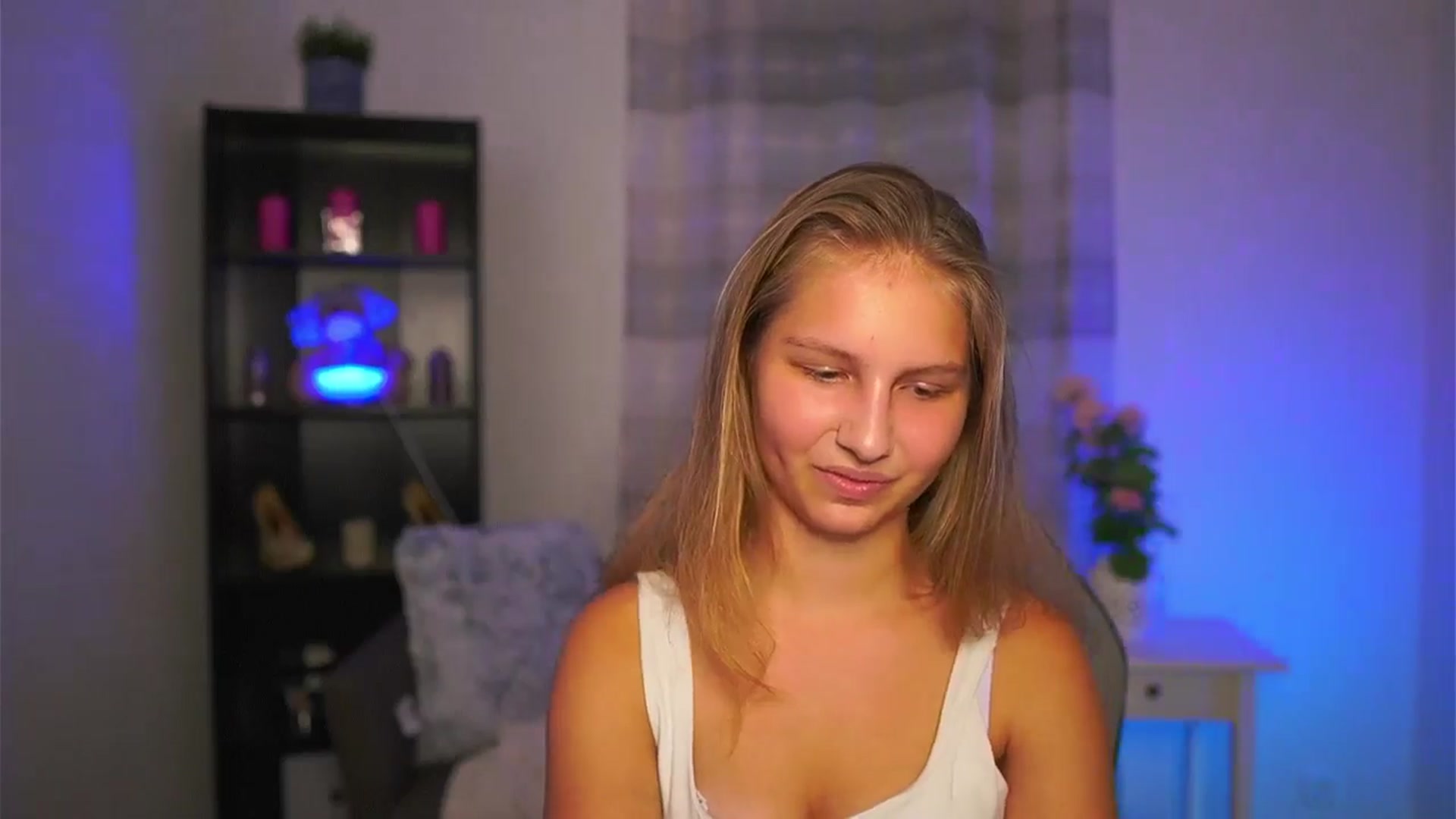Gallery image thumbnail from Emmie_murray's myfreecams stream on, 10/31/2025, 18:06 image 3 of 20